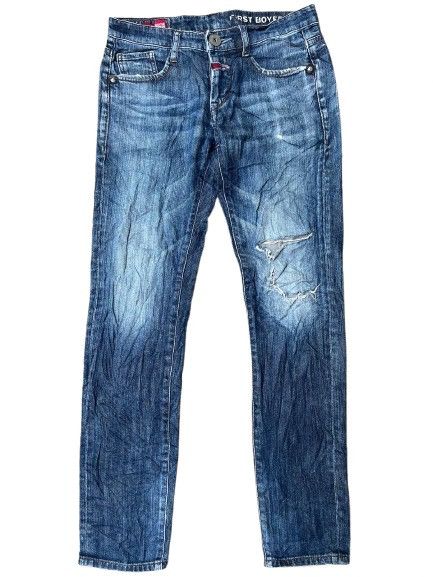 MARITHE FRANCOIS GIRBAUD. JEANS DISTRESSED STYLE
