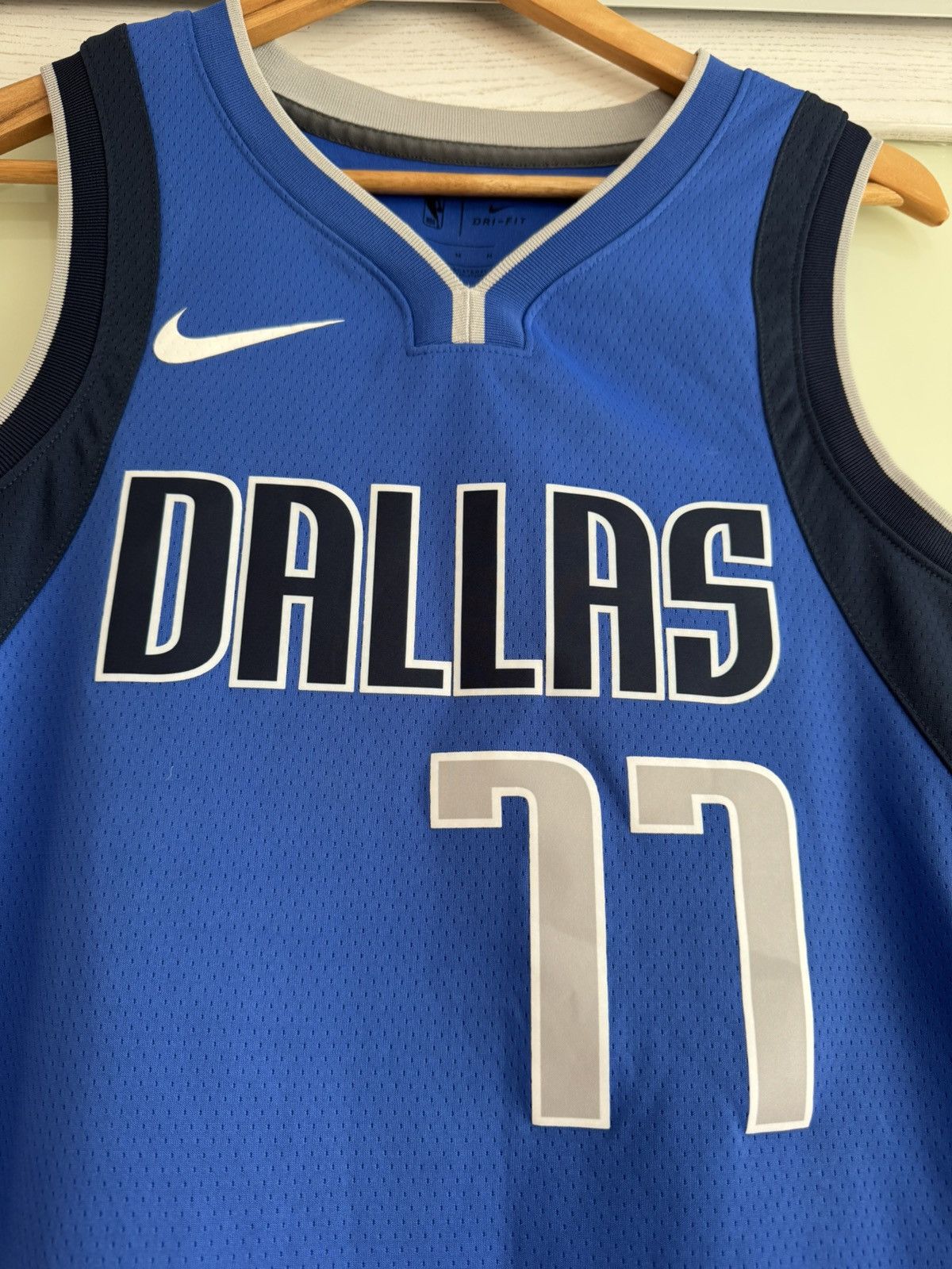 NBA Dallas Mavericks #77 Luka Doncic NBA Basketball Jersey Kit Size US M / EU 48-50 / 2 - 7 Thumbnail