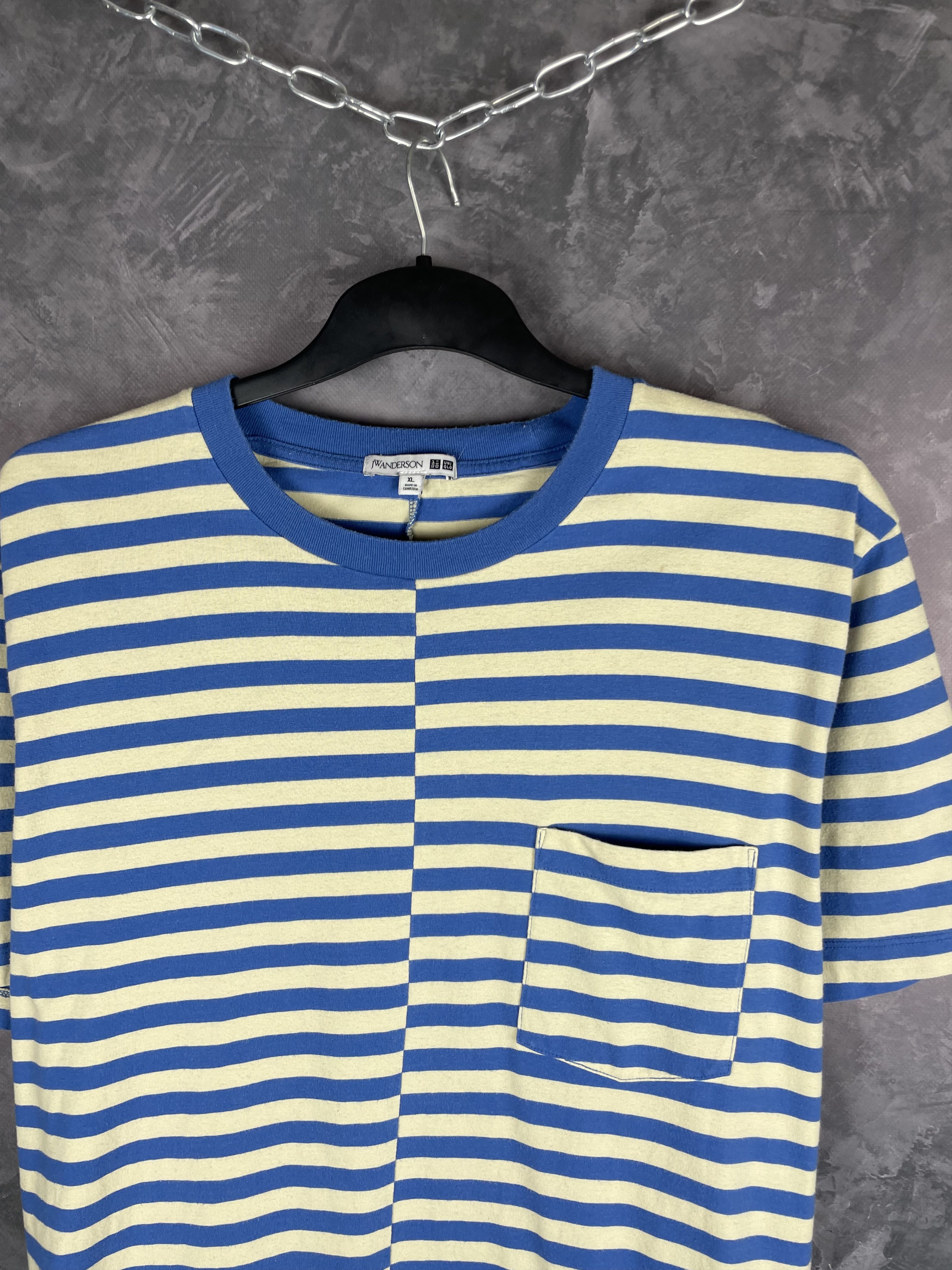 JW Anderson × Uniqlo J.W Anderson Uniqlo T-Shirt Size US XL / EU 56 / 4 - 3 Thumbnail