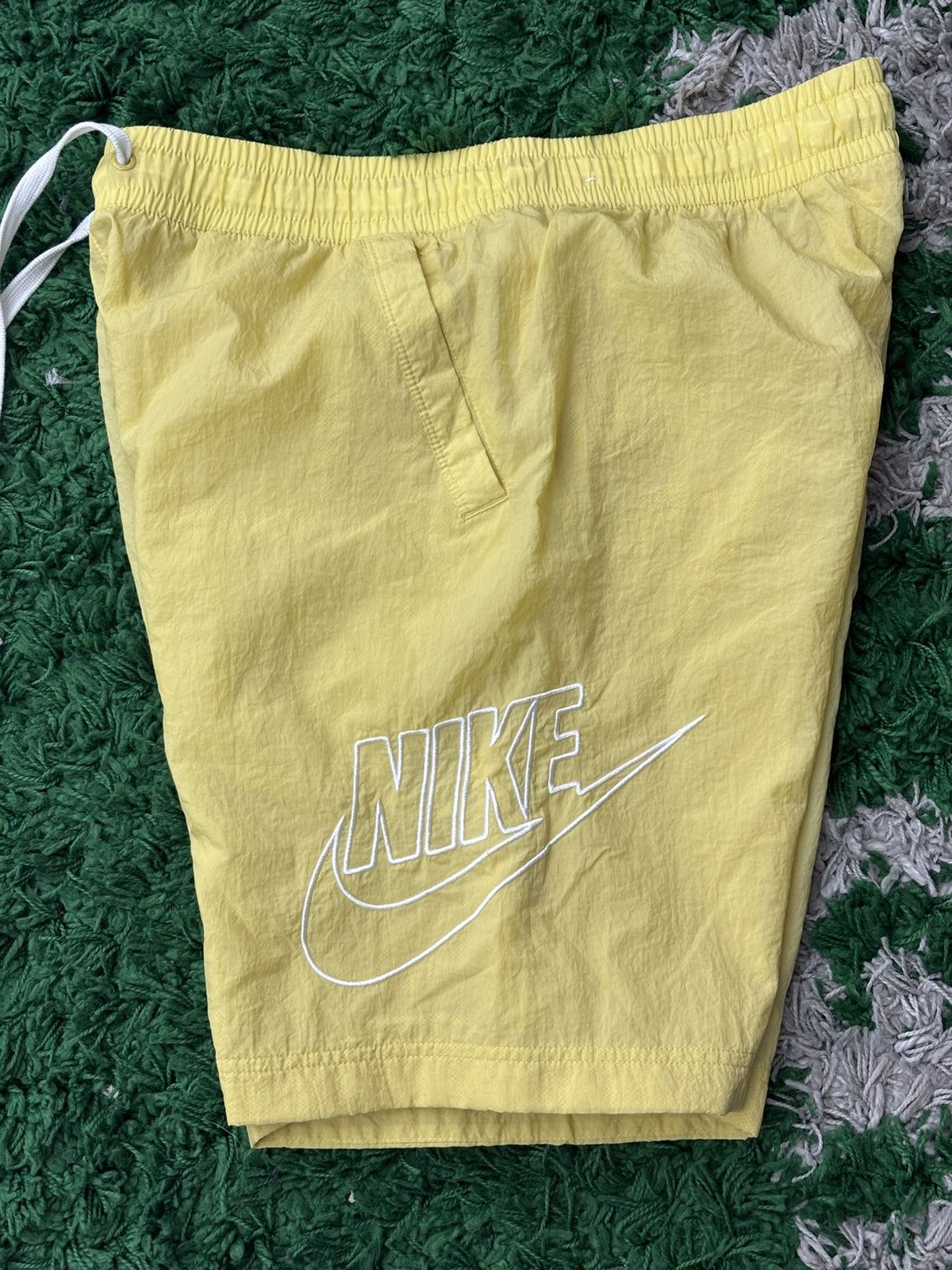 Nike Vintage Nike Nylon shorts size Medium Size US 34 / EU 50 - 4 Thumbnail