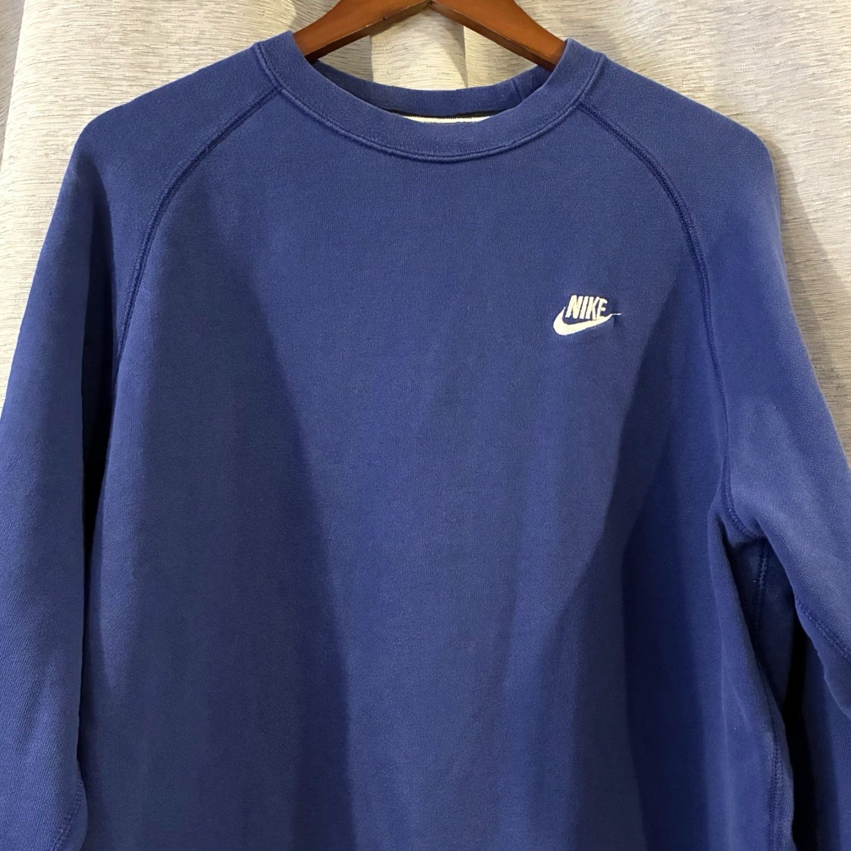 Nike VINTAGE Nike Sweatshirt XL Men Blue Pullover Stitched Swoosh Red Tag Size US XL / EU 56 / 4 - 3 Thumbnail