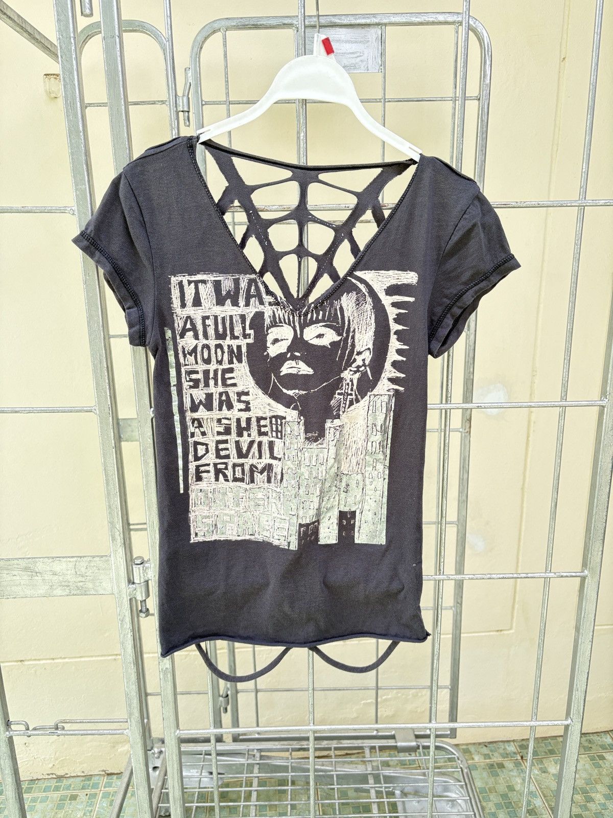 RELIGION back spiderweb cutout grey tee