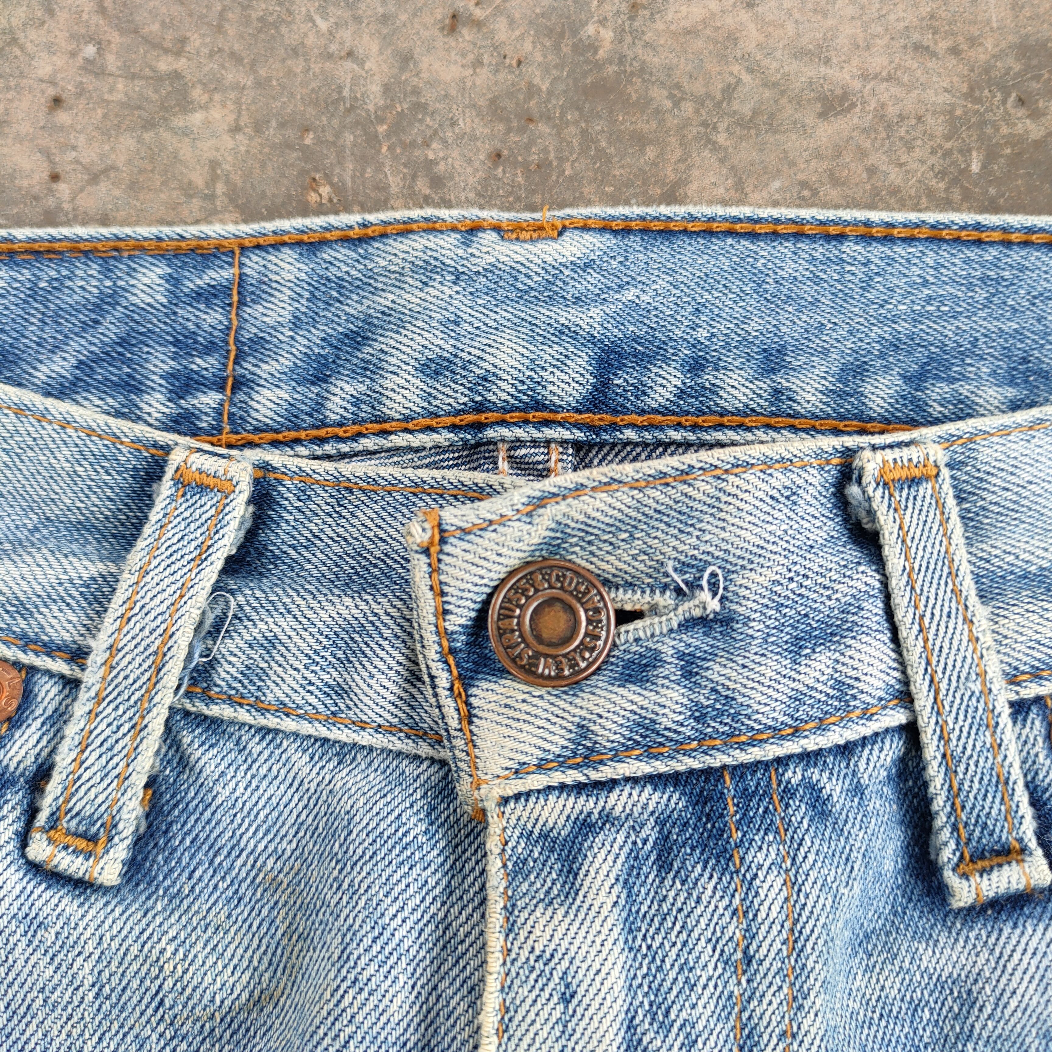 Levi's Vintage Clothing Vintage Levis 505 Faded Distressed denim jeans pants Size US 28 / EU 44 - 7 Thumbnail