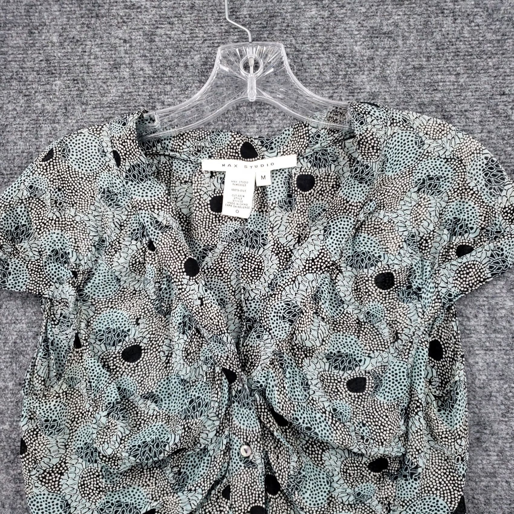Vintage Max Studio Blouse Shirt Women M Blue Silk Floral Button V-Neck Cap Sleeve Casual Bohemian Classics 90s Theme? Size M / US 6-8 / IT 42-44 - 3 Thumbnail