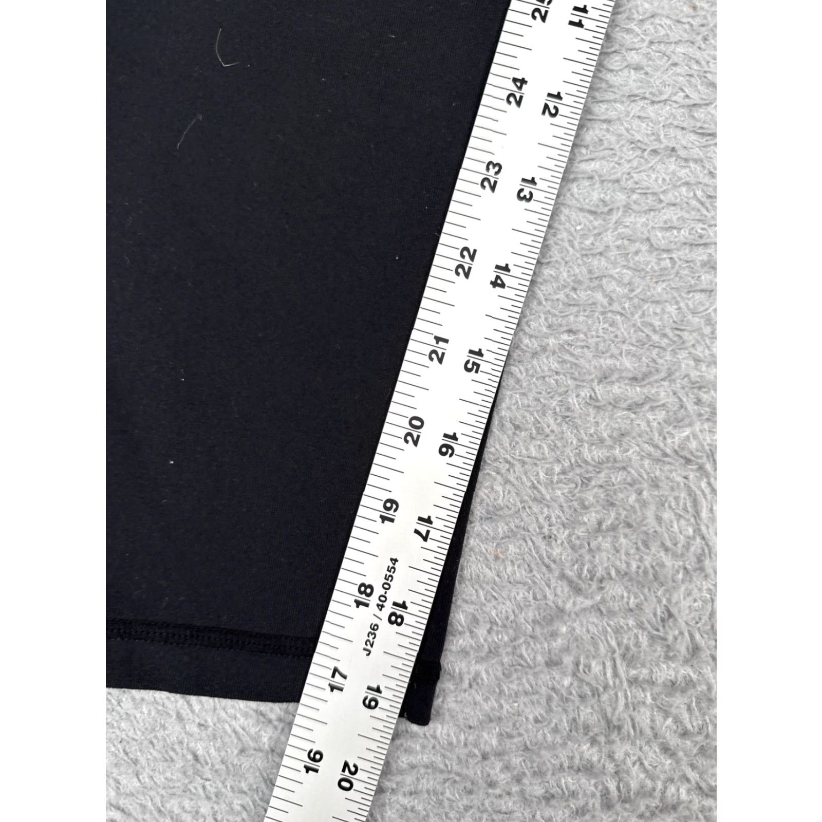 Lululemon Lululemon Leggings Womens 6 Black 20" Capri Wide Waistband Yoga Athletic Gym Shirts? Size 28" / US 6 / IT 42 - 7 Thumbnail