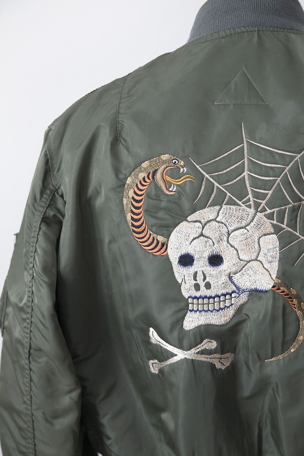 Alpha Industries Vintage embroidered sukajan alpha MA-1 jacket Size US M / EU 48-50 / 2 - 7 Thumbnail