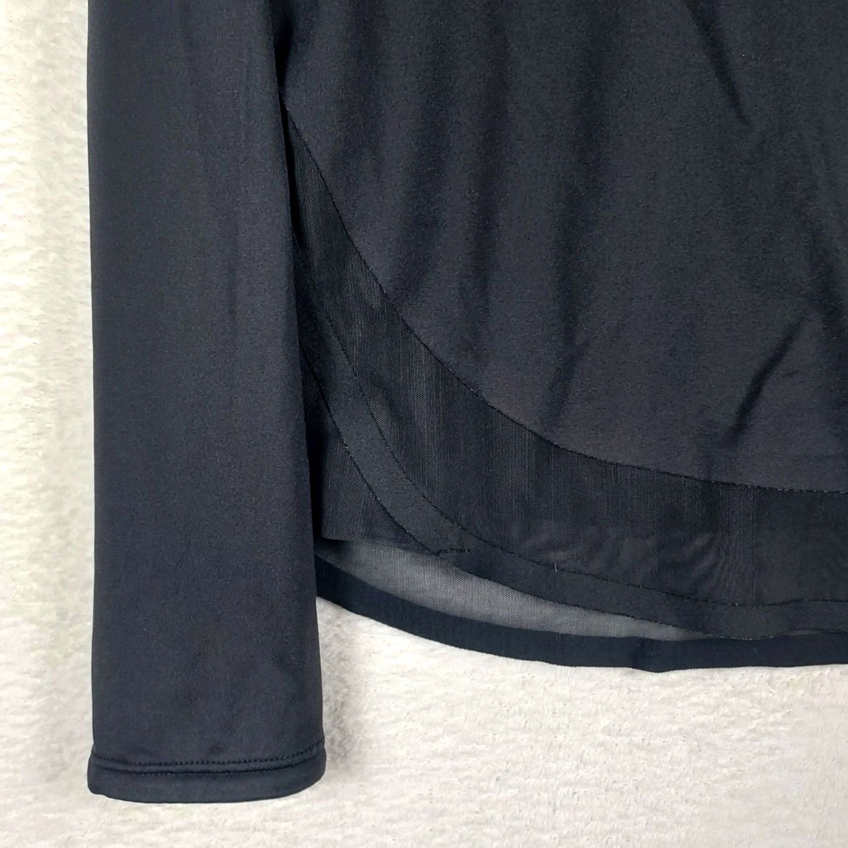 Athleta Athleta Womens Small Black Long Sleeve Lightweight Performance Athletic Top Size S / US 4 / IT 40 - 2 Thumbnail