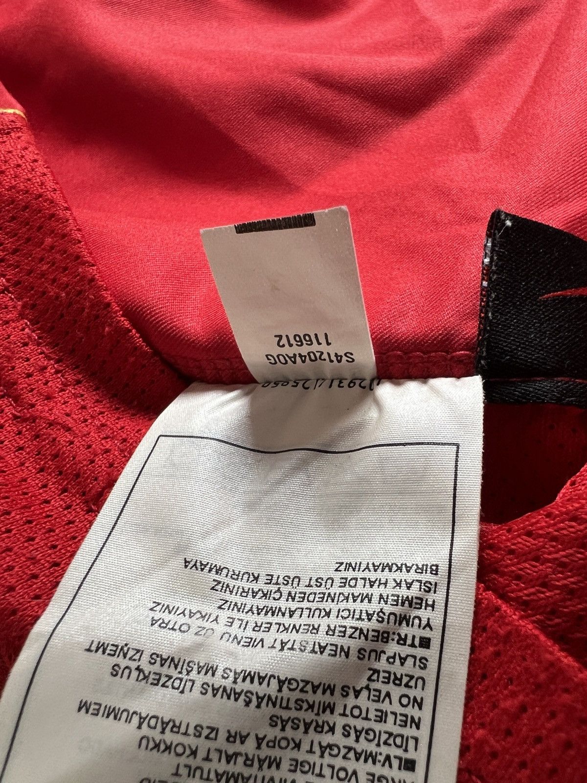 Vintage Vintage Blockcore Soccer jersey Portugal Nike total 90 Sz M Size US M / EU 48-50 / 2 - 7 Thumbnail
