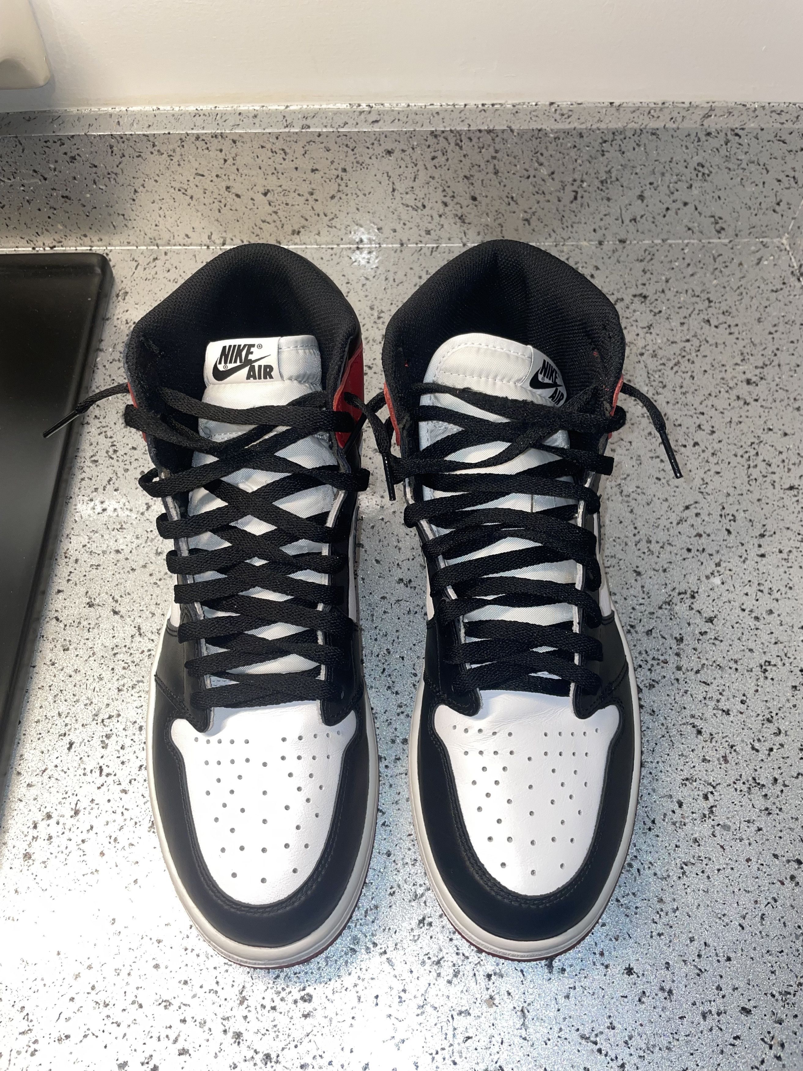 Jordan Brand 2016 Jordan Retro 1 Black Toe Size US 11.5 / EU 44-45 - 3 Thumbnail