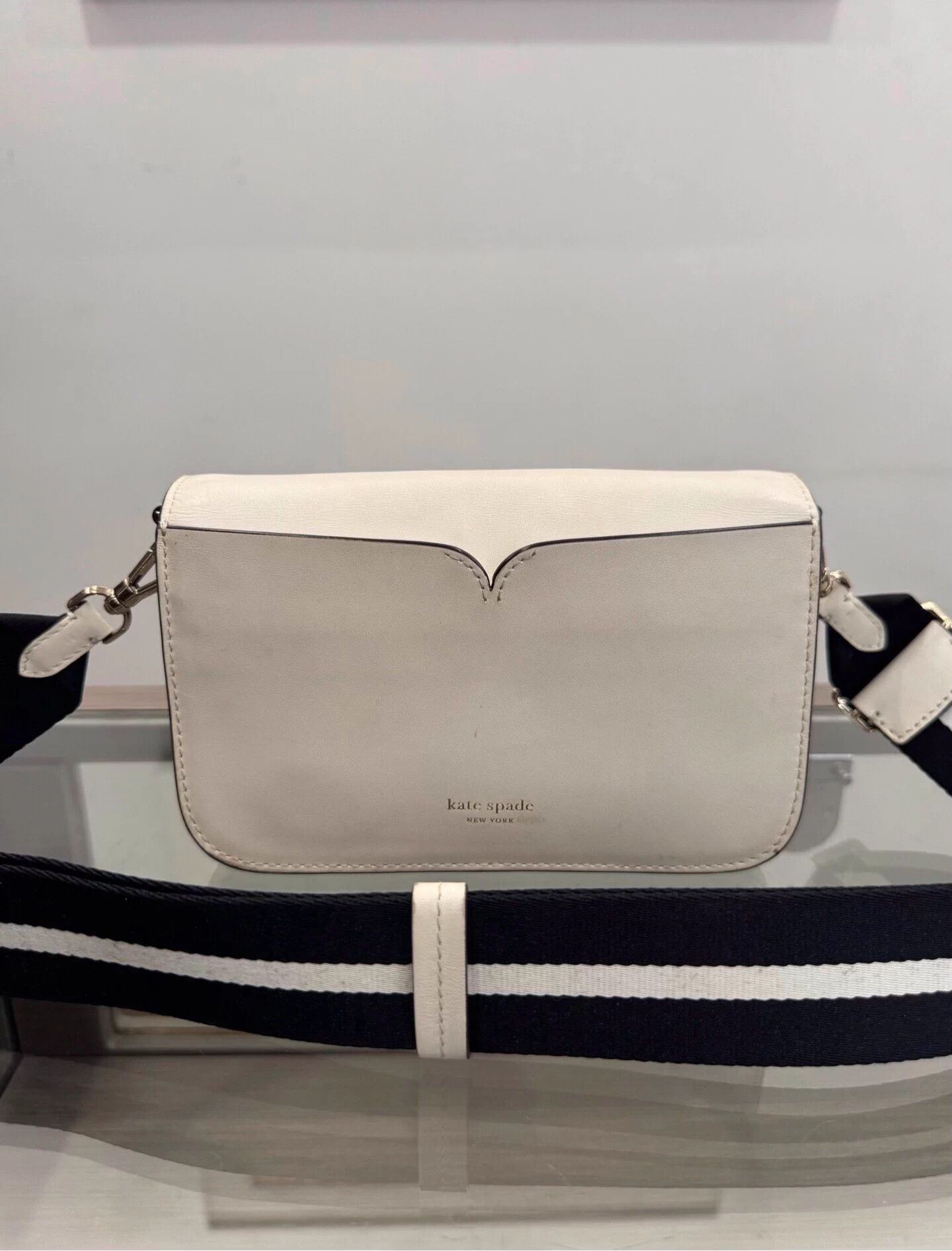 Kate Spade Kate Spade White Silver Spade Heart Logo Pleated Bag Size ONE SIZE - 2 Thumbnail