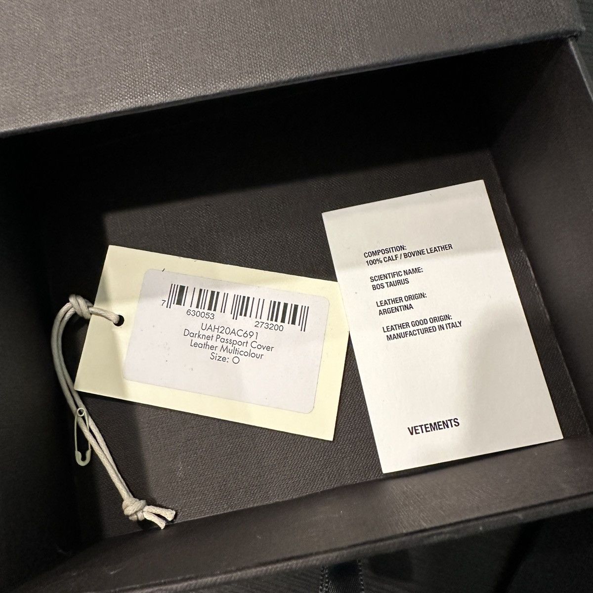 Vetements AW20 DARK WEB PASSPORT HOLDER Size ONE SIZE - 7 Thumbnail