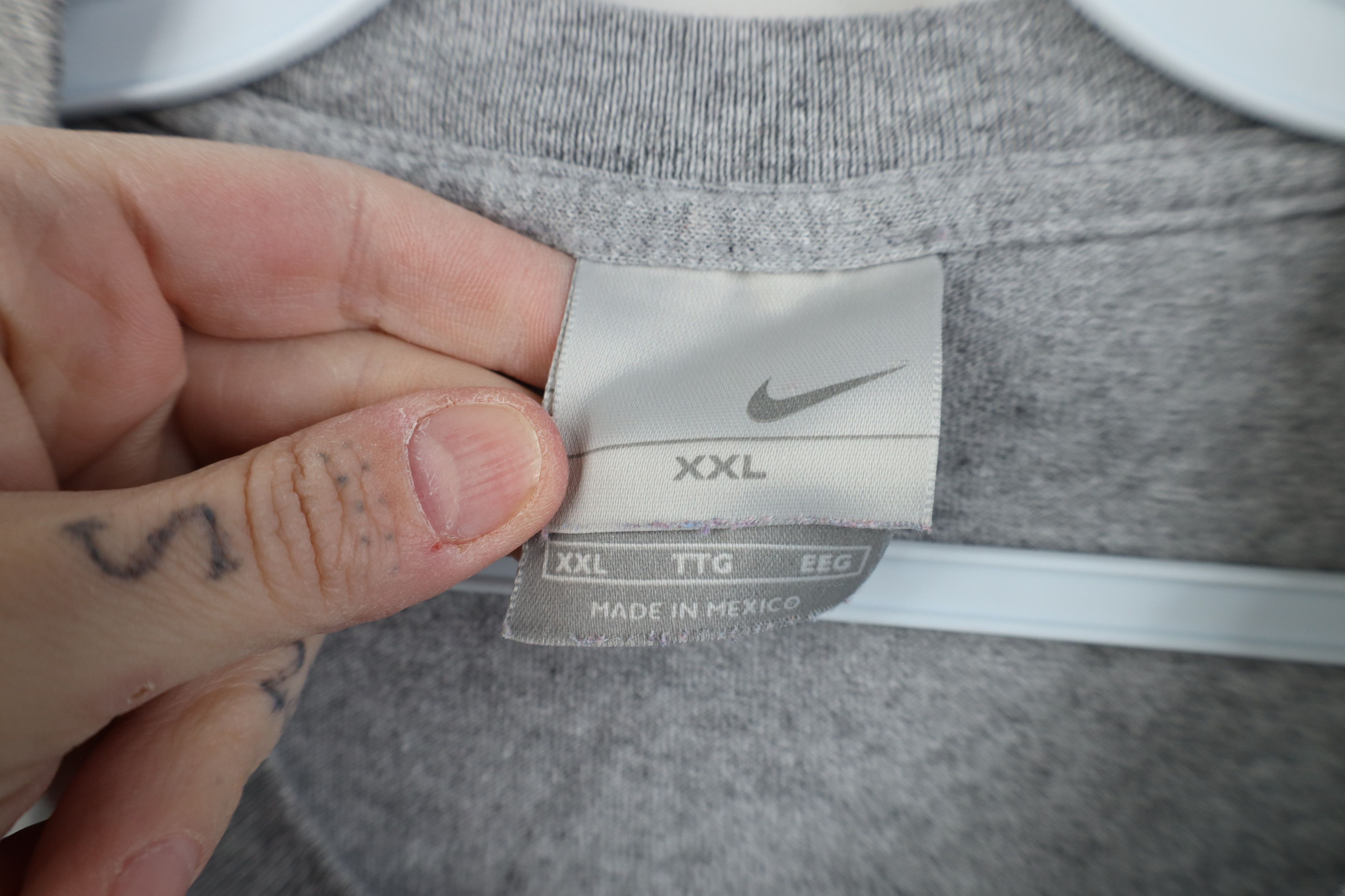 Nike Vintage Nike Air Max Center Big Swoosh T-Shirt Heather Gray Size US XXL / EU 58 / 5 - 6 Thumbnail