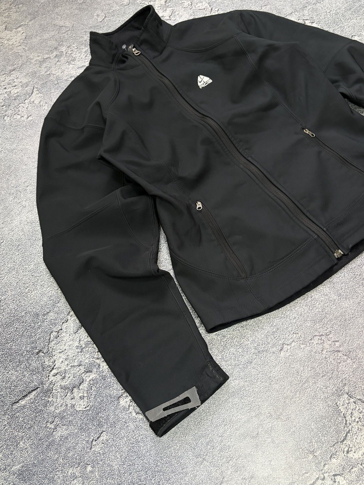 Nike ACG Nike ACG Black Softshell Fleece Jacket Women’s S Gorpcore Size S / US 4 / IT 40 - 4 Thumbnail