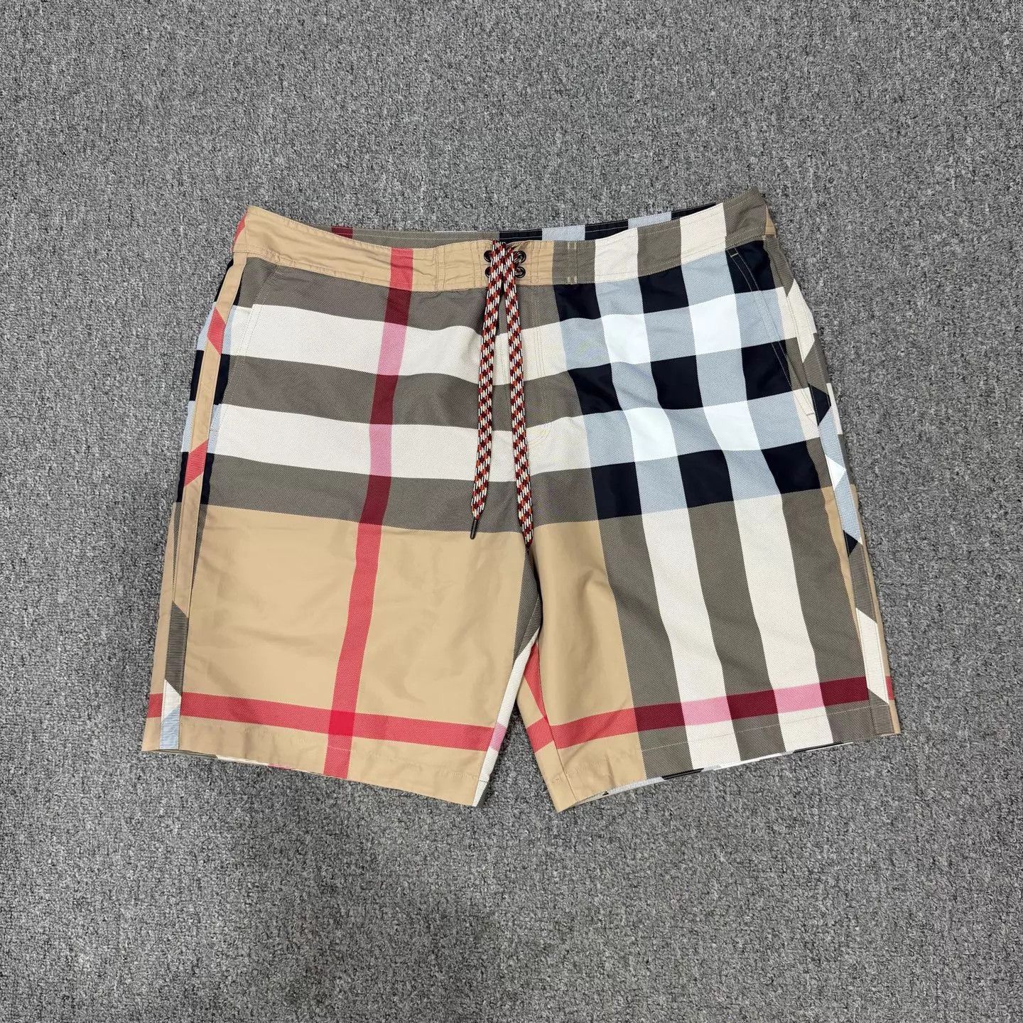 Burberry Burberry Check Shorts XXL 99 New Size 32" / US 10 / IT 46 - 1 Thumbnail