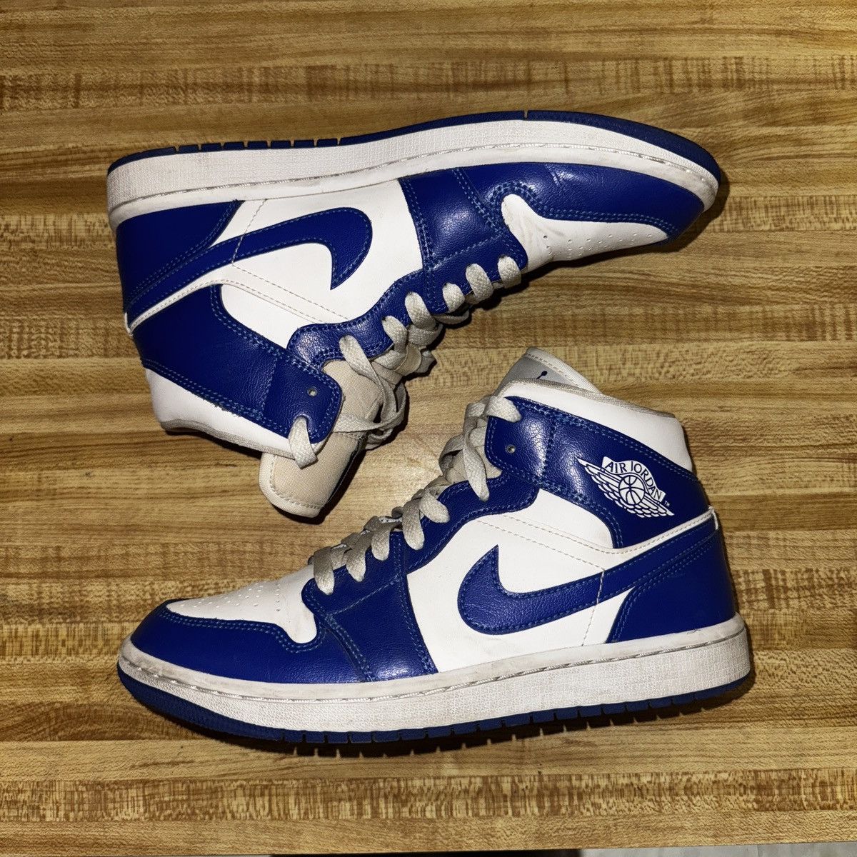 W Air Jordan mid Kentucky Blue