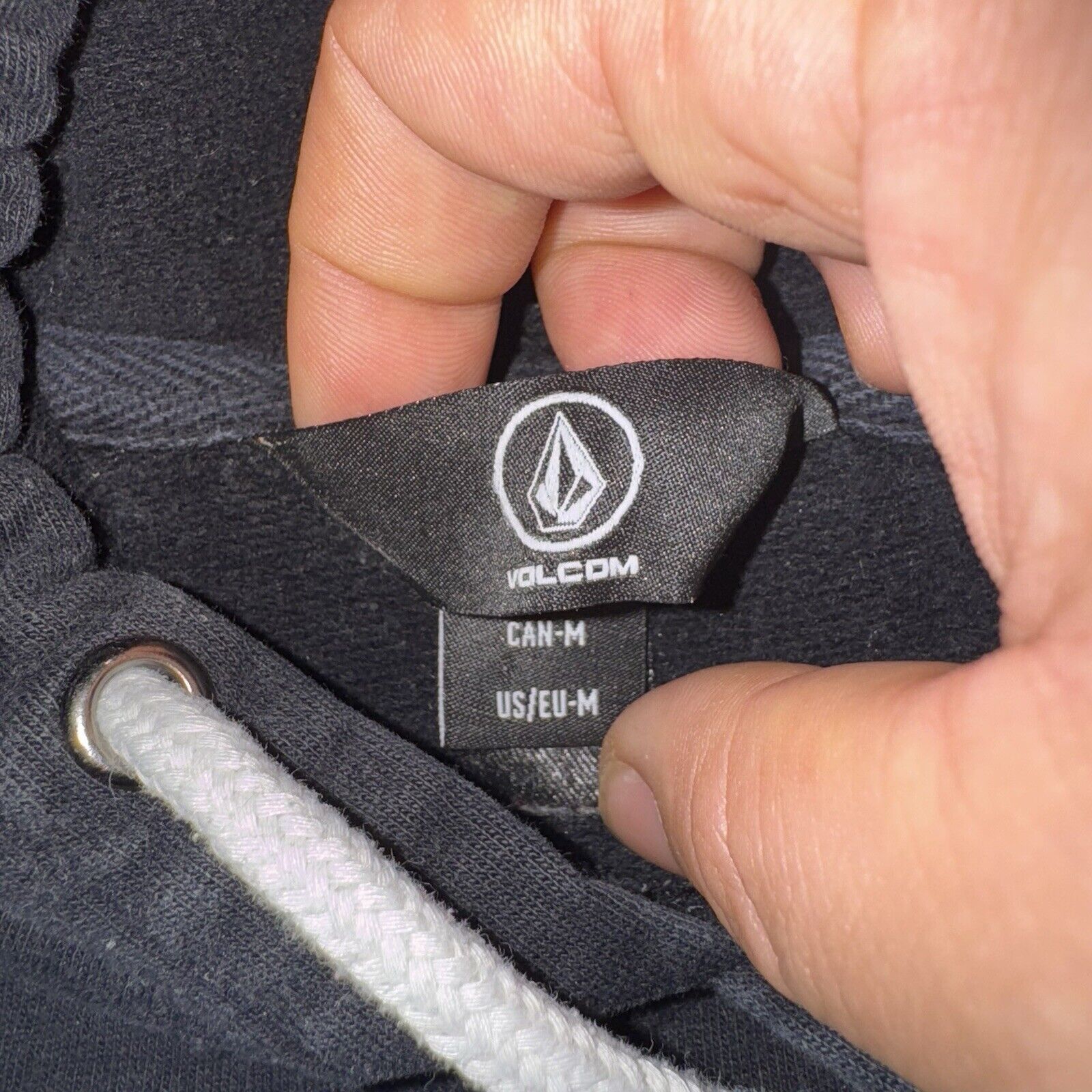 Volcom Vintage Y2K Volcom Pullover Hoodie Skate Surf Black Big Logo Size US M / EU 48-50 / 2 - 3 Thumbnail