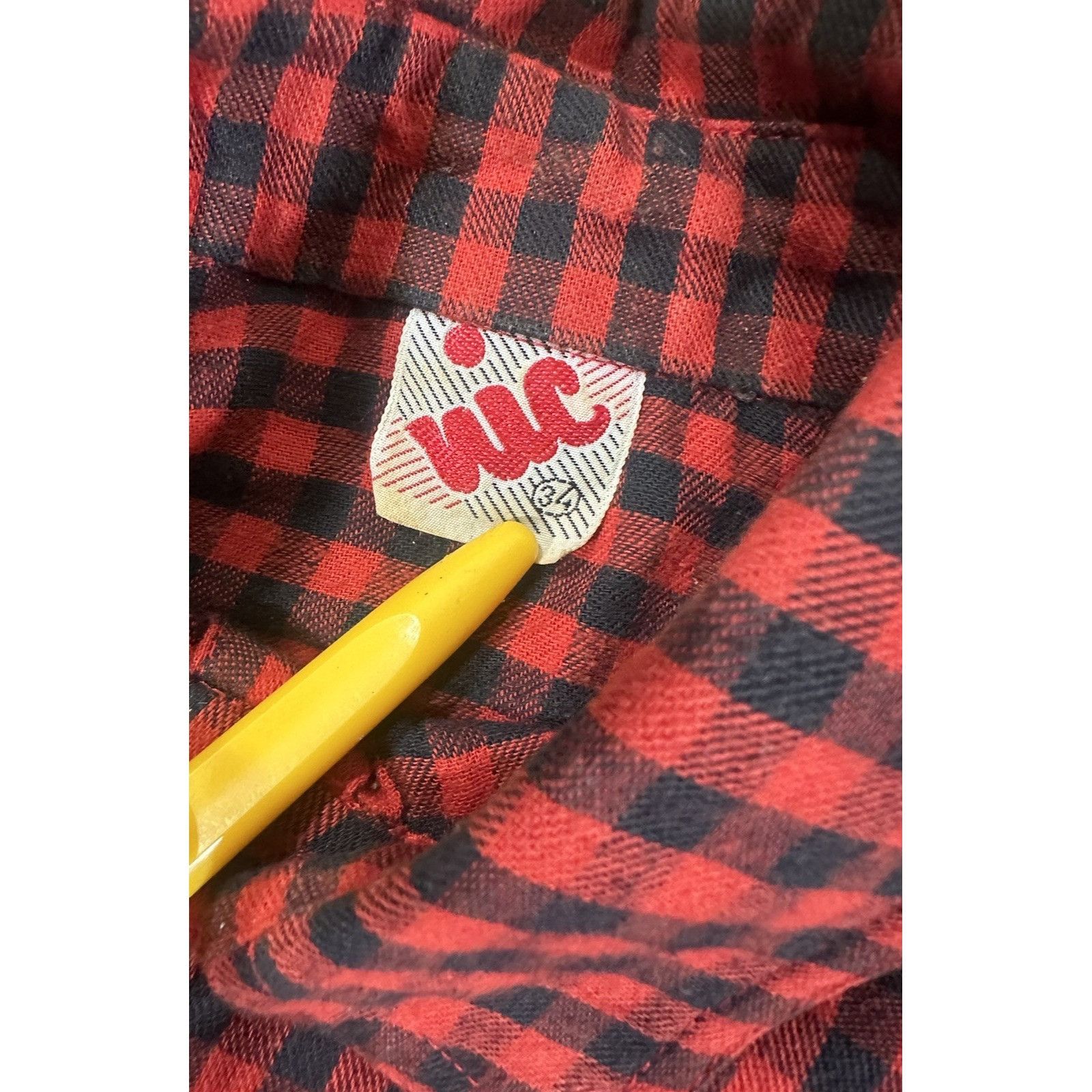 Vintage Vintage Wic Plaid Shirt Button Up Lumberjack Red Black Size US L / EU 52-54 / 3 - 3 Thumbnail