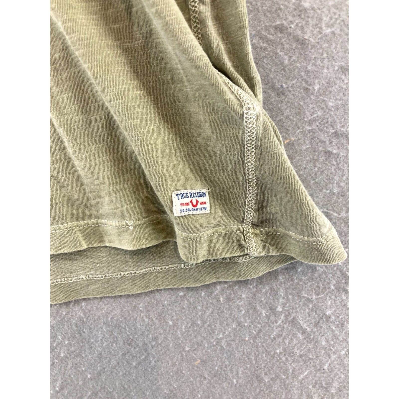True Religion True Religion Men's T-Shirt Large Green V-Neck Relaxed Fit Solid Classic Designer Size US L / EU 52-54 / 3 - 4 Thumbnail