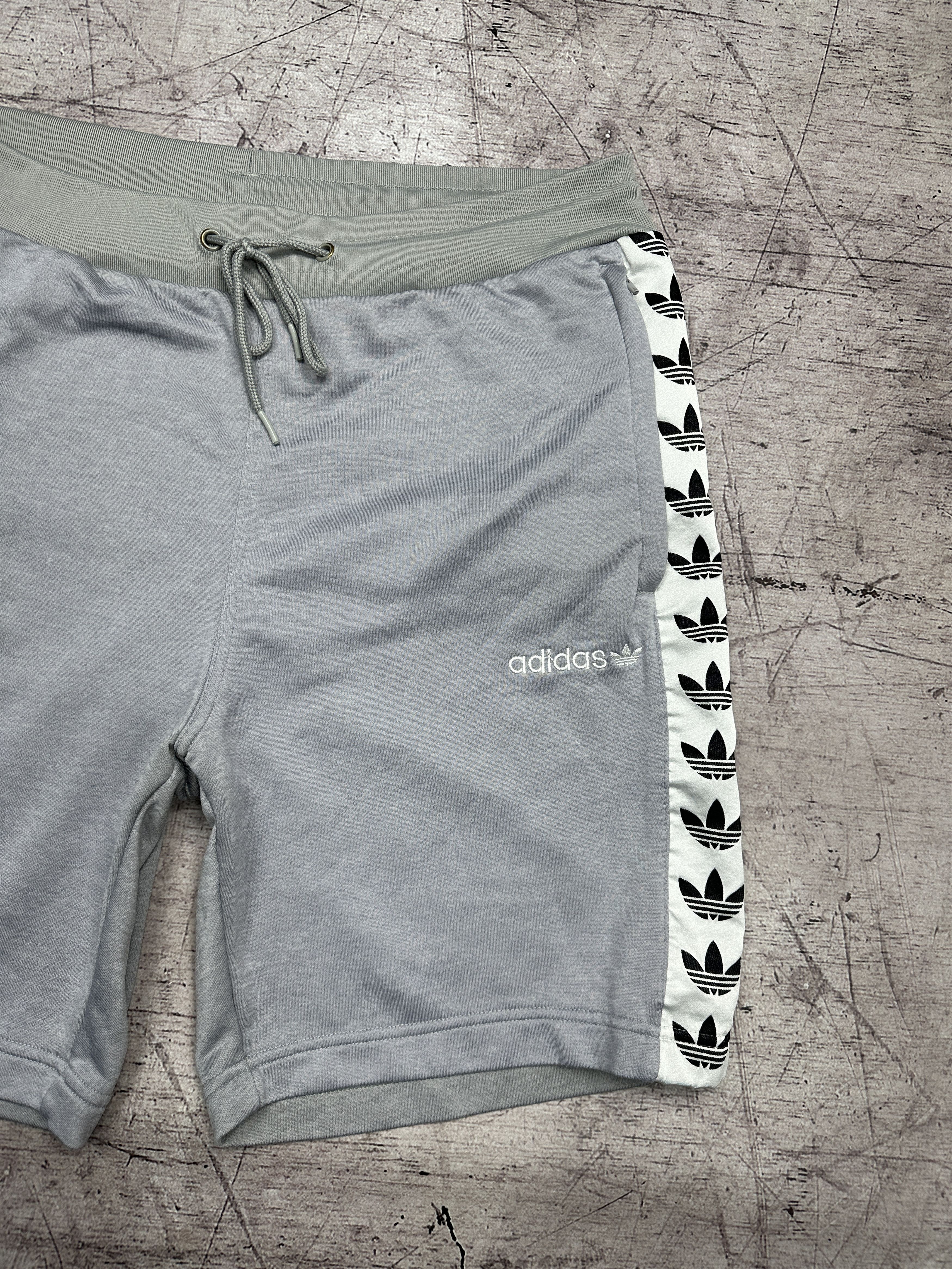 Adidas Adidas Mens Shorts Size US 34 / EU 50 - 2 Thumbnail