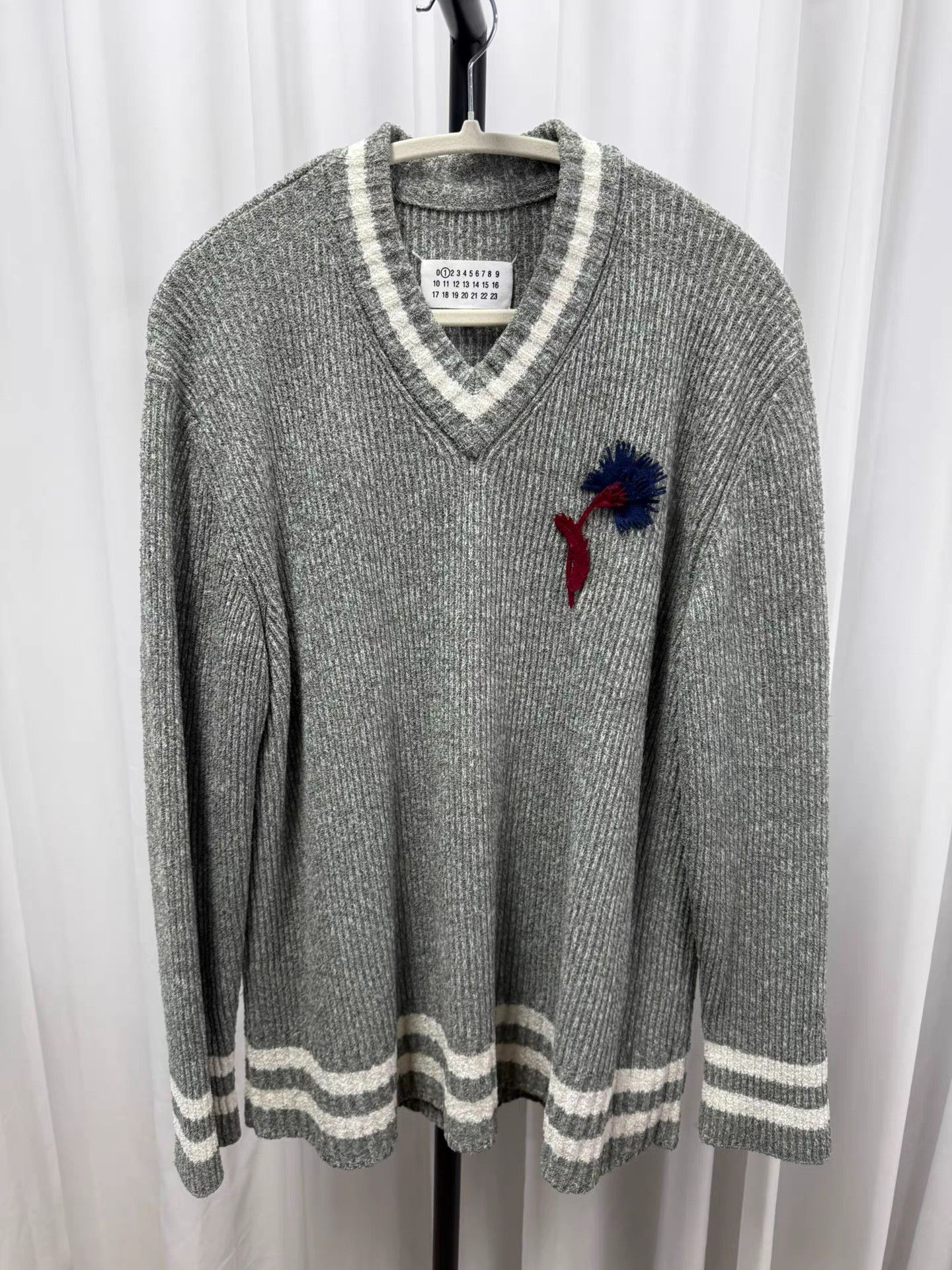 Maison Margiela Maison Margiela Handmade Patchwork V-Neck Sweater K20 Size US S / EU 44-46 / 1 - 1 Thumbnail