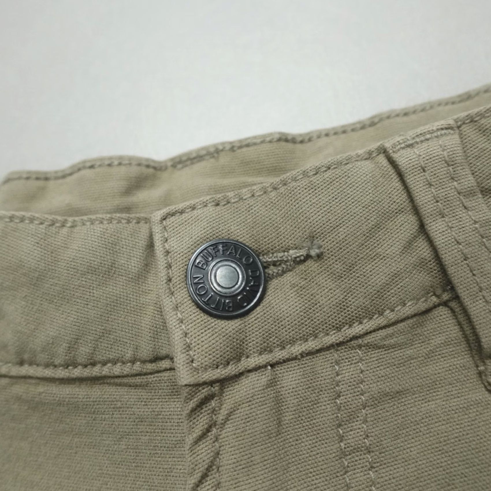 Buffalo David Bitton Buffalo David Bitton Shorts Dean Olive Relaxed Straight Size 30 Men's Size US 30 / EU 46 - 3 Thumbnail