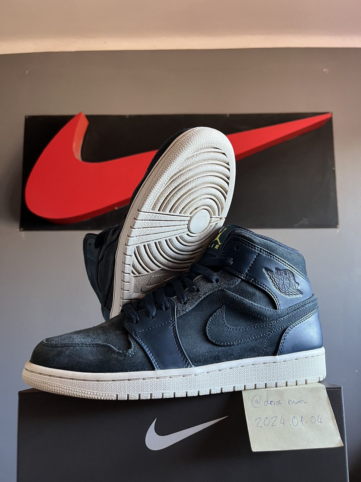 image of Jordan Nike Air Jordan 1 Retro Mid Armory Navy (2017) 554724-421 Shoes in Dark Obsidian (Size 10)