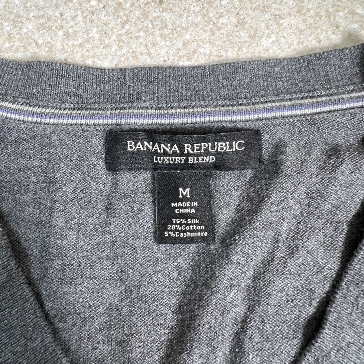 Banana Republic Banana Republic Luxury Blend Silk Cashmere V-Neck Sweater Size US M / EU 48-50 / 2 - 2 Thumbnail
