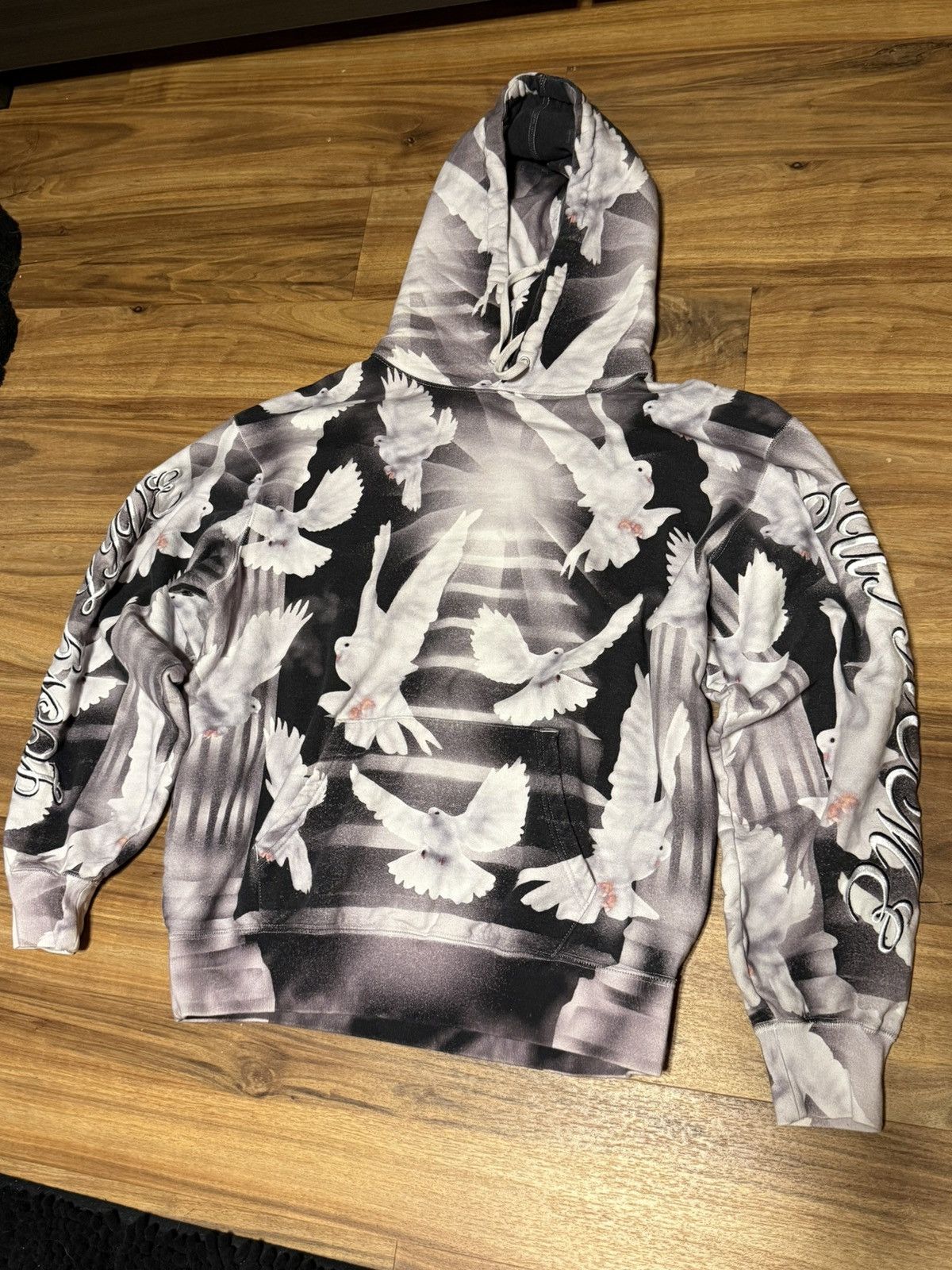 Supreme Supreme Doves Hoodie Medium Long Live Supreme Size US M / EU 48-50 / 2 - 1 Thumbnail