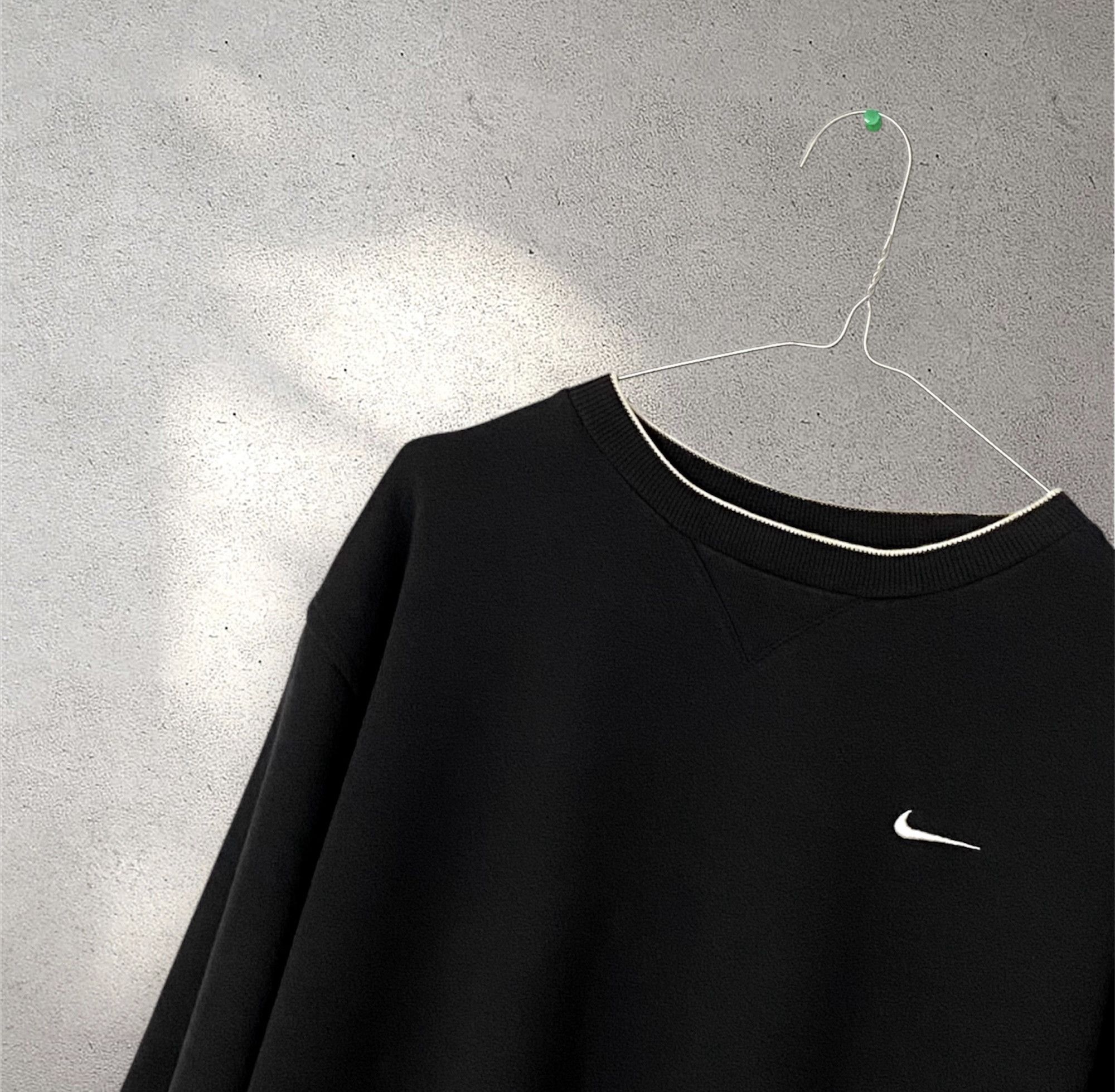 Nike Vintage Nike Embroidered Swoosh Logo Black Sweatshirt Size US S / EU 44-46 / 1 - 2 Thumbnail