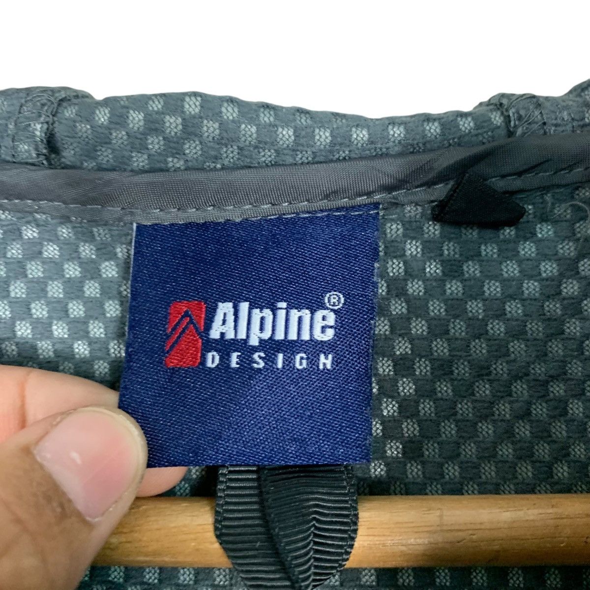 Japanese Brand ALPINE DESIGN Windbreaker Hoodie Jacket #2502-C112 Size US L / EU 52-54 / 3 - 16 Thumbnail