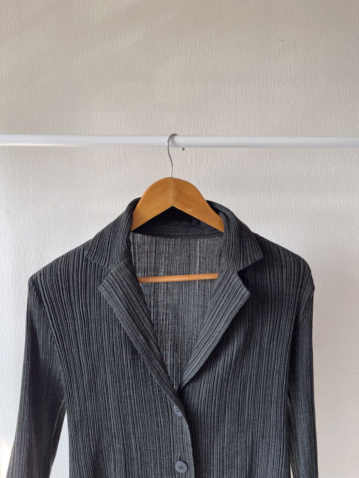 Issey Miyake × Pleats Please Issey Miyake 1996 Issey Miyake Fete Pleats Button Shirt Size US M / EU 48-50 / 2 - 5 Thumbnail