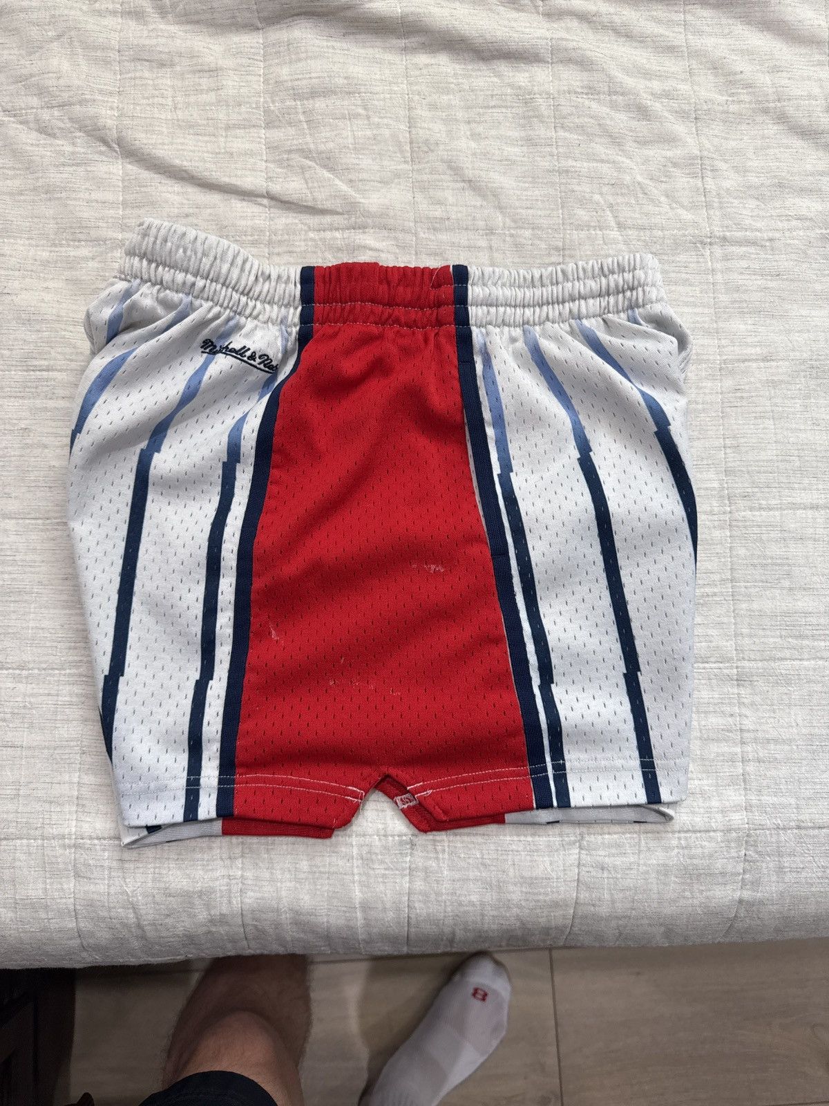 Mitchell & Ness NBA Mitchell & Ness hardwood classic rockets shorts Size US 32 / EU 48 - 4 Thumbnail