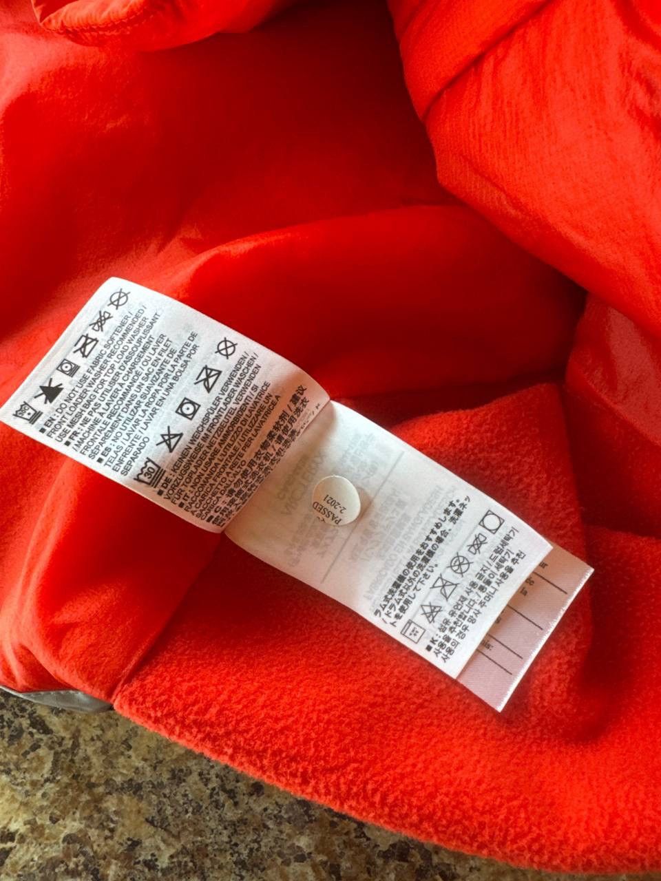Arc'teryx Arc’teryx Atom LT Jacket Red Hooded Insulated Women Size US L / EU 52-54 / 3 - 10 Thumbnail