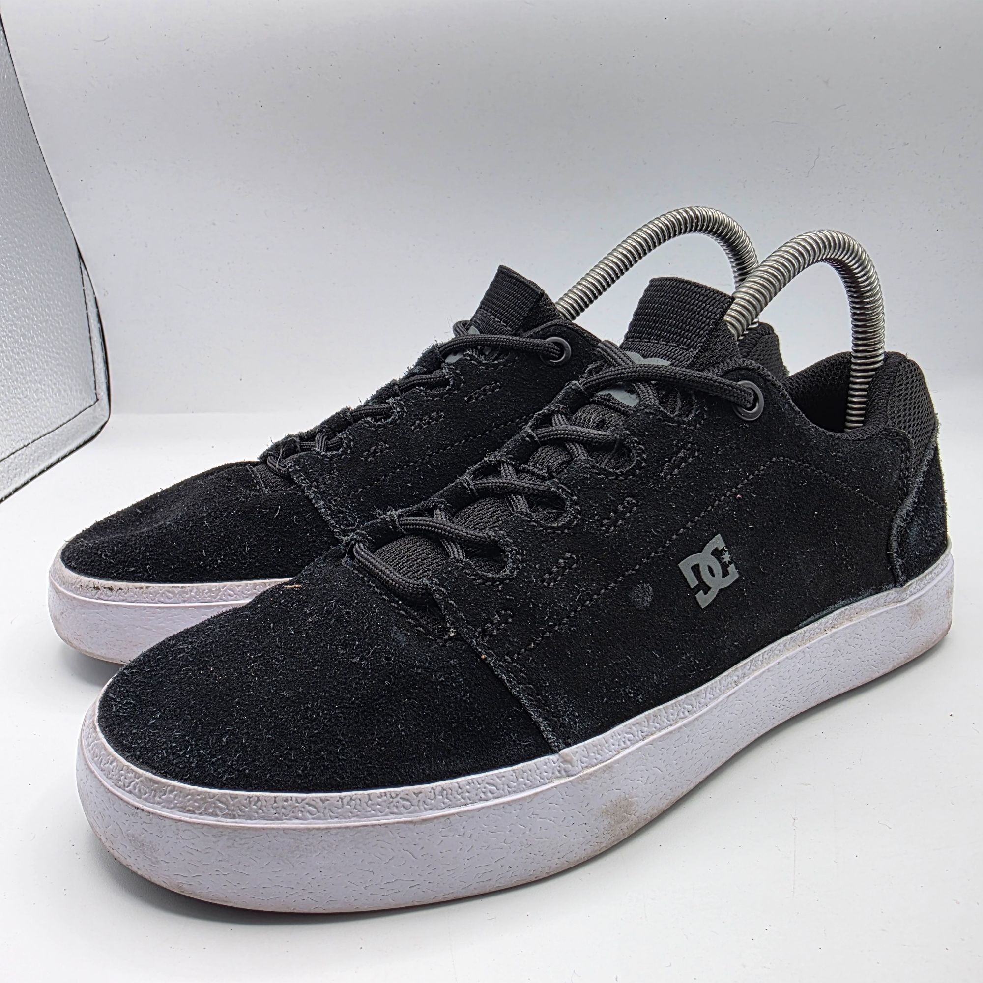 DC DC Shoes Hyde S Mens Size 6.5 Black Sneaker Shoes Casual Ska Size US 6.5 / EU 39-40 - 4 Thumbnail