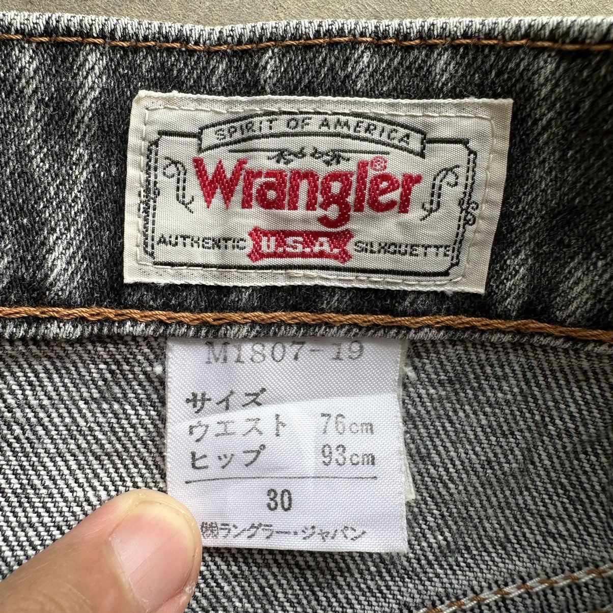 Japanese Brand Vintage Wrangler Faded Black Denim Jean Pant W28 Size US 28 / EU 44 - 7 Thumbnail