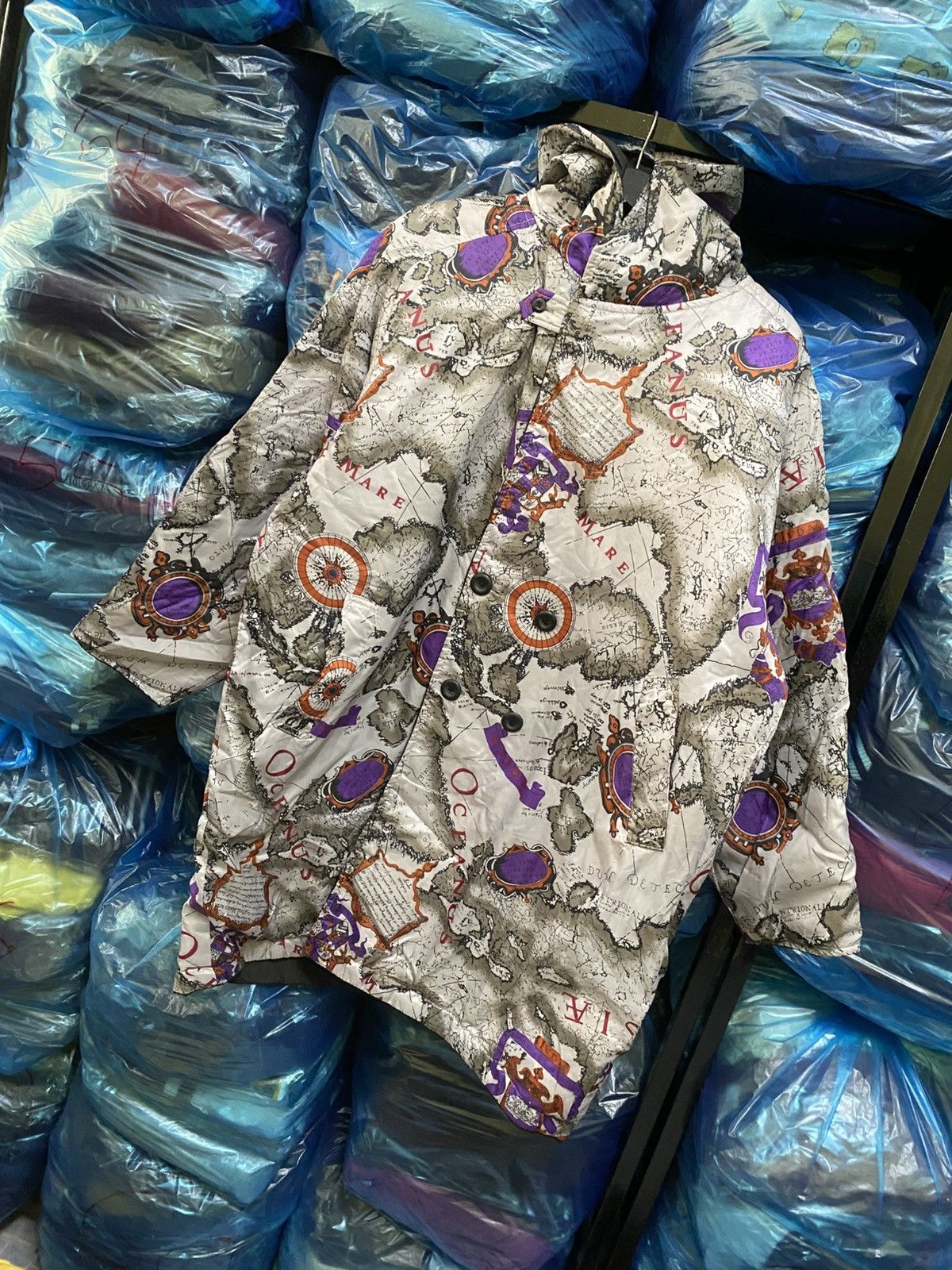 Vintage Vintage Map Print Oversized Puffer Jacket Style Unisex Coat Size US L / EU 52-54 / 3 - 2 Thumbnail