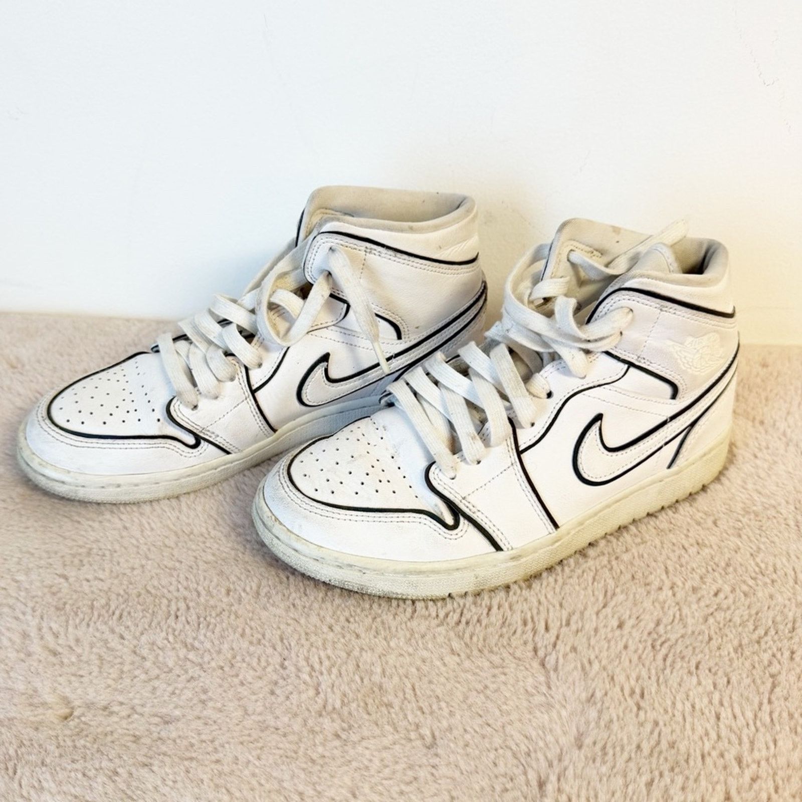 Nike NIKE Air Jordans Women’s White High Top Sneakers Size 7.5 Size US 7.5 / IT 37.5 - 1 Thumbnail