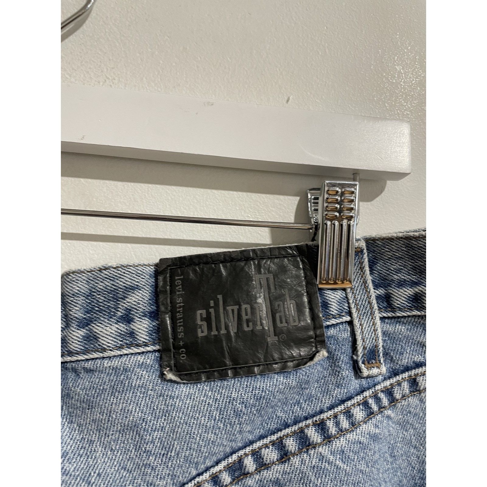 Levi's VINTAGE LEVIS SILVER TAB LOOSE JEAN SHORT SIZE 34 Size US 34 / EU 50 - 4 Thumbnail