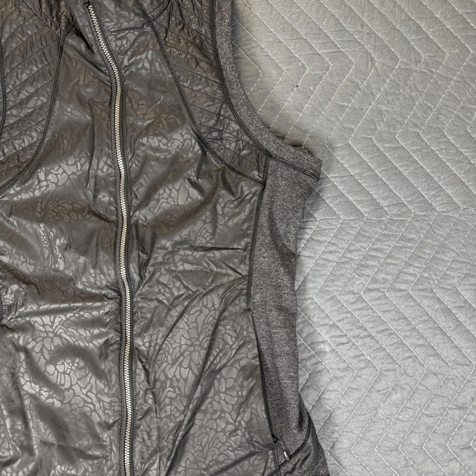 Lululemon Lululemon Womens Zip Vest Size 8 Grey Size M / US 6-8 / IT 42-44 - 4 Thumbnail