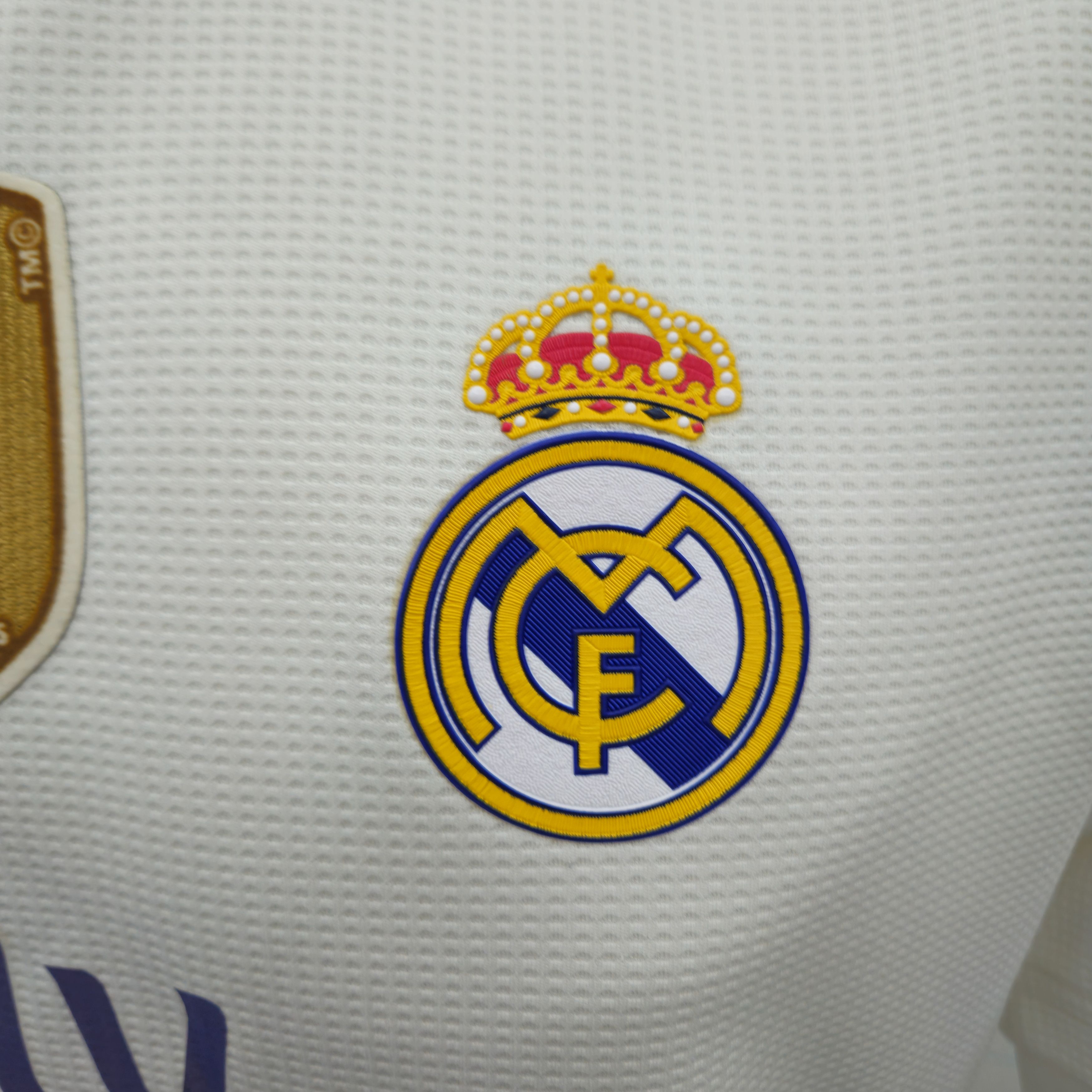 Other Real Madrid Home 2015/16 UCL CWC MEDIUM S12614 Size US M / EU 48-50 / 2 - 4 Thumbnail