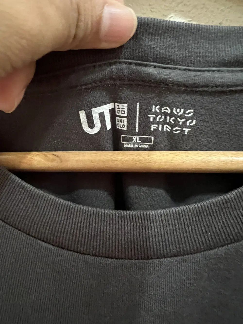 Kaws × Uniqlo Kaws Tokyo First Uniqlo Shirt 👕 Size US XL / EU 56 / 4 - 4 Thumbnail