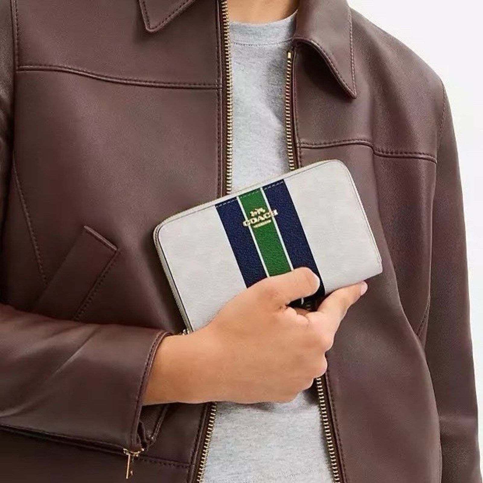 Coach NWT COACH Medium Id Zip Wallet Varsity Stripe CBO79 Size ONE SIZE - 4 Thumbnail
