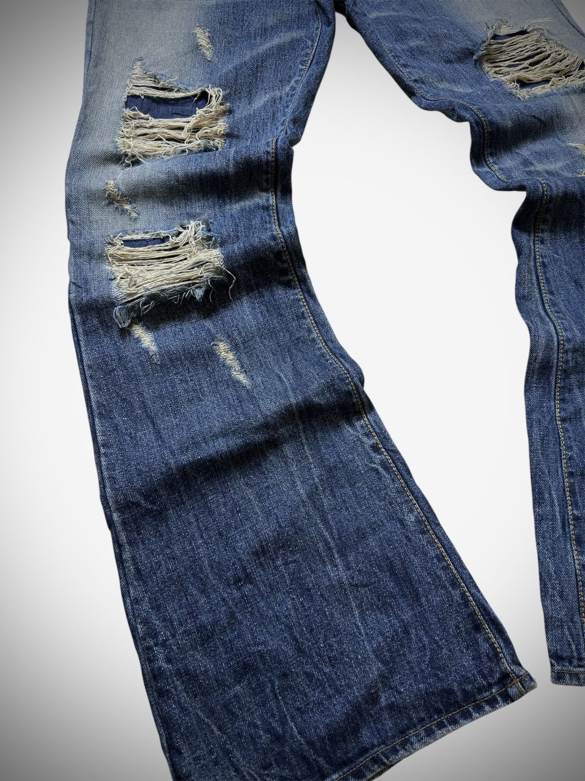 GOA 2000’s G.O.A - Distressed Flared Jeans Size US 31 - 6 Thumbnail