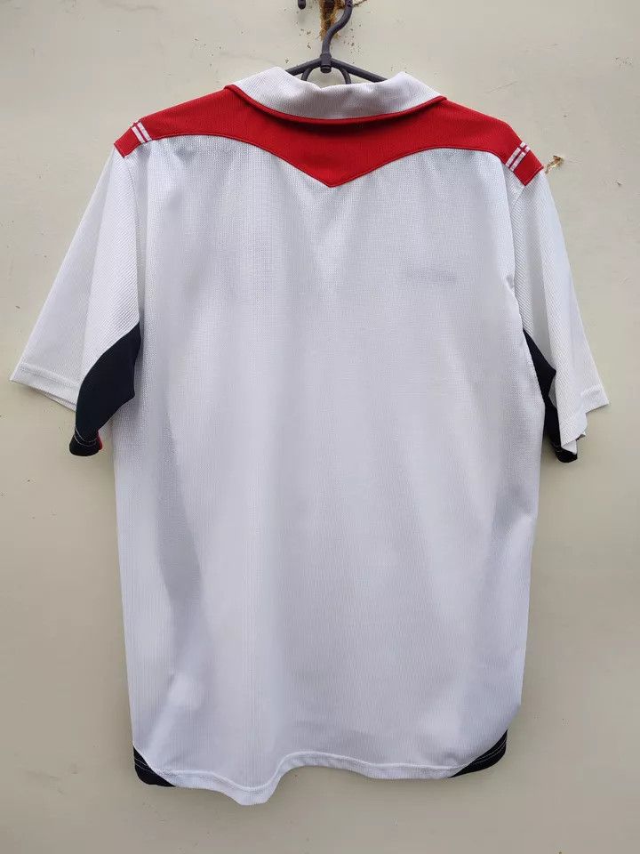 Umbro ENGLAND FOOTBALL Kit SHIRT SOCCER JERSEY UMBRO sz L MEN Size US L / EU 52-54 / 3 - 11 Thumbnail