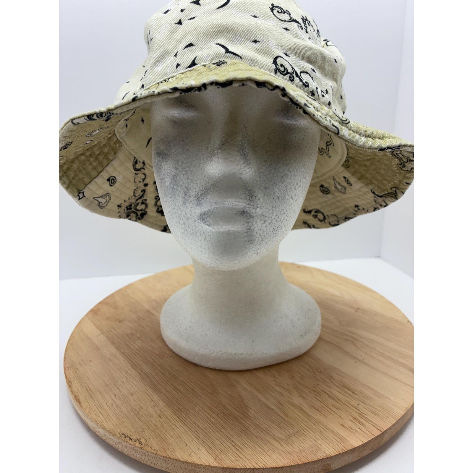 Urban Outfitters Urban Outfitters Bandana Bucket Hat | Y2K Cotton Sun Hat Size ONE SIZE - 10 Thumbnail
