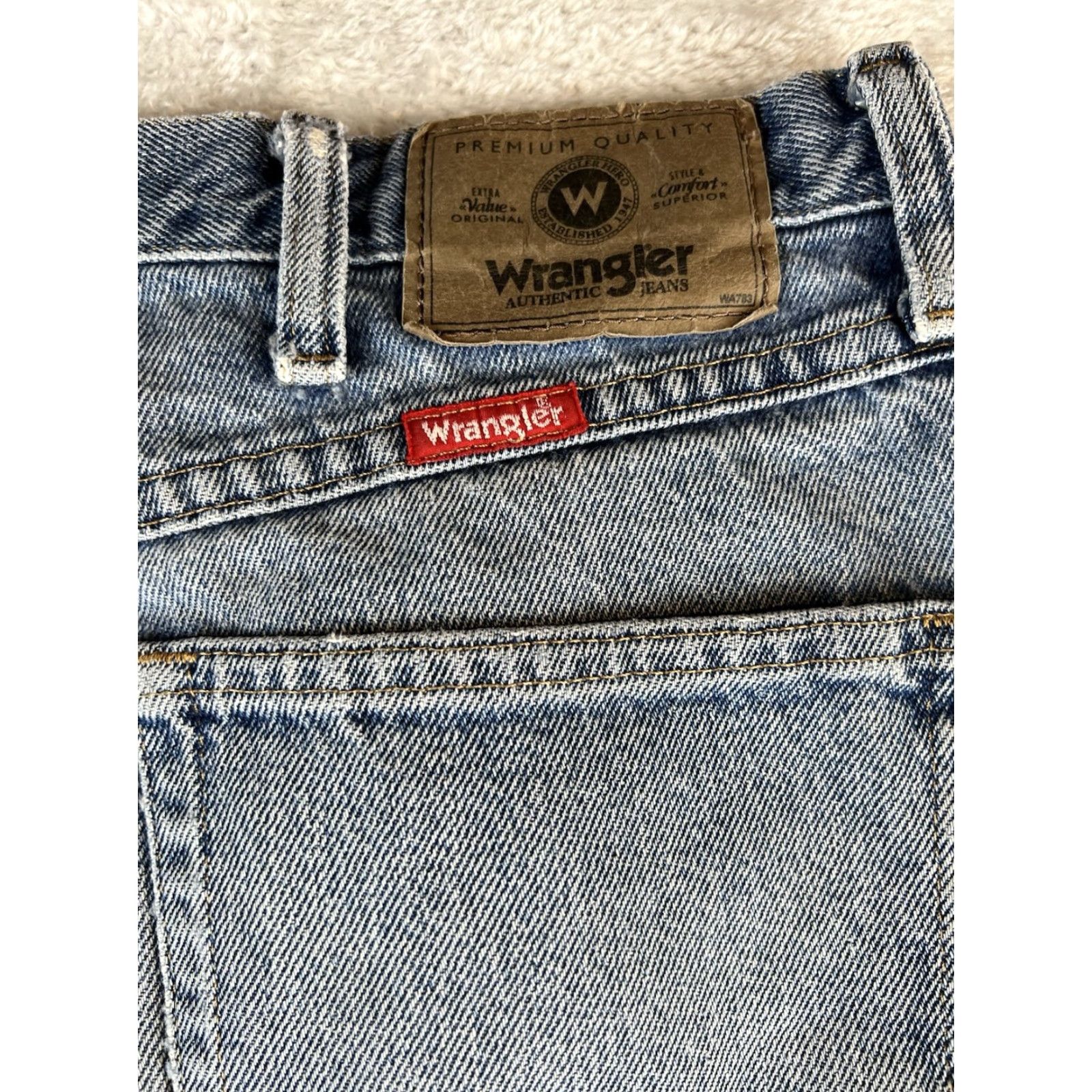 Wrangler VINTAGE Wrangler Jeans Mens 38x30 Blue Denim Straight 5-Pocket Regular Waist 38 Inseam 30 Reg Fit Medium Wash Cowboy Branding Mens Size US 38 / EU 54 - 3 Thumbnail