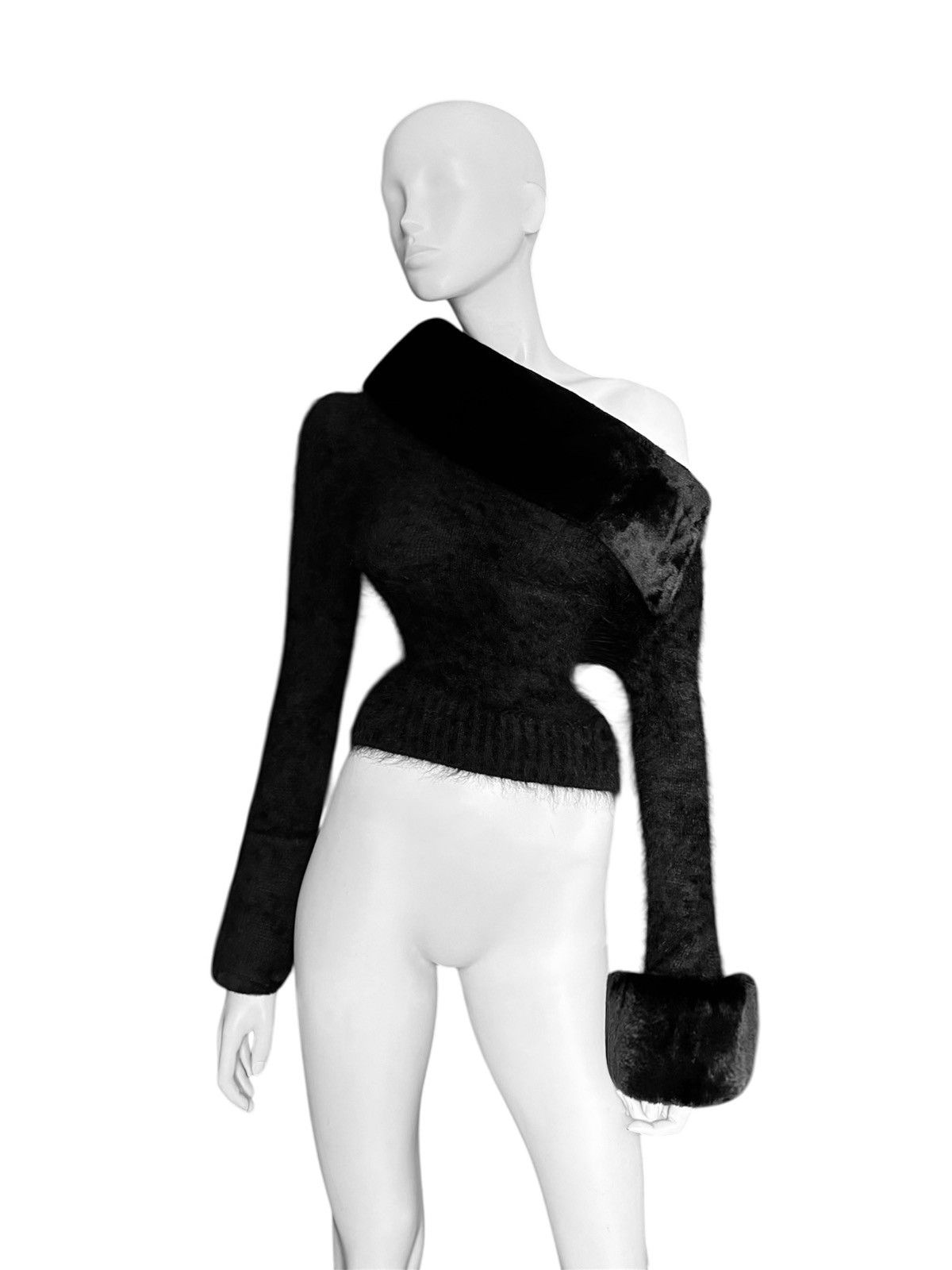 Gucci Runway Tom Ford For Gucci sweater from the F/W 2001 with fur Size S / US 4 / IT 40 - 3 Thumbnail