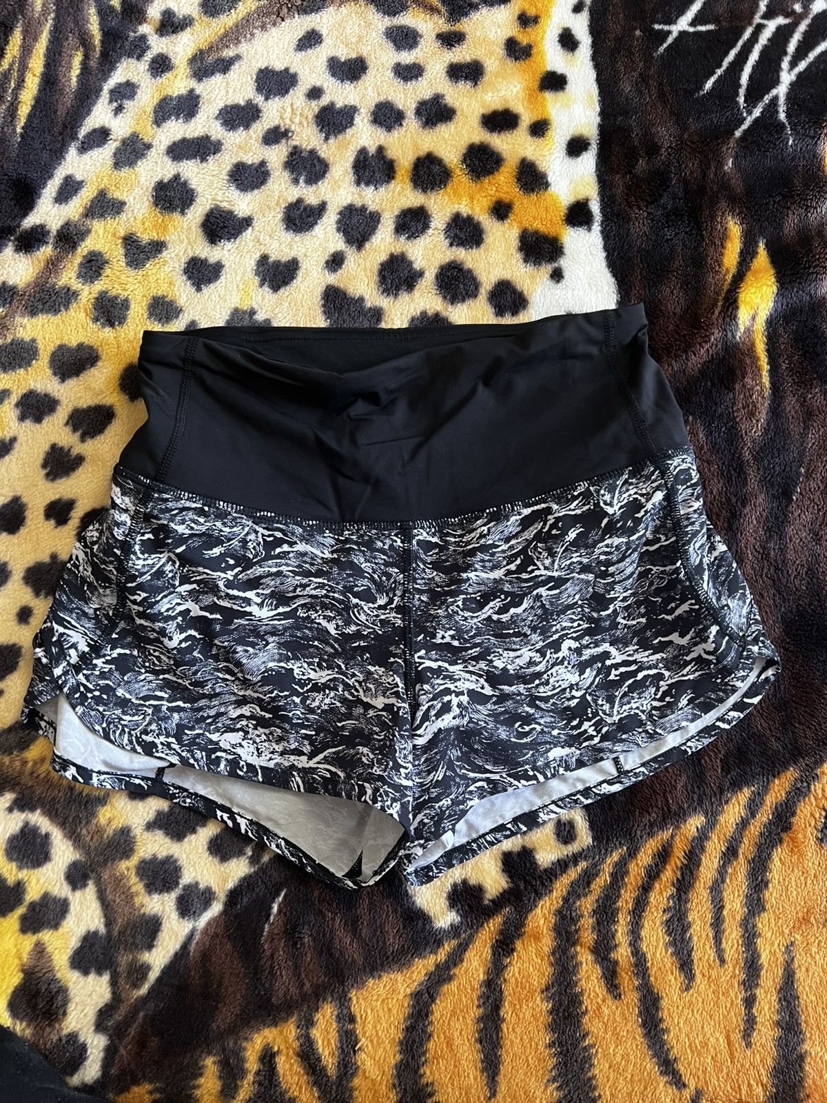 Lululemon Lululemon Activewear Women’s Shorts Size 27" / US 4 / IT 40 - 6 Thumbnail