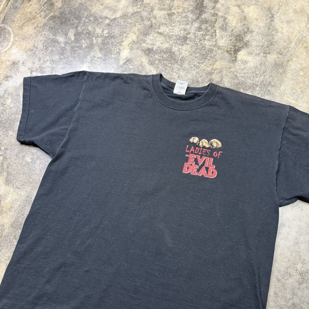 Vintage vintage the evil dead movie promo ladies of evil dead tshirt Size US XXL / EU 58 / 5 - 3 Thumbnail