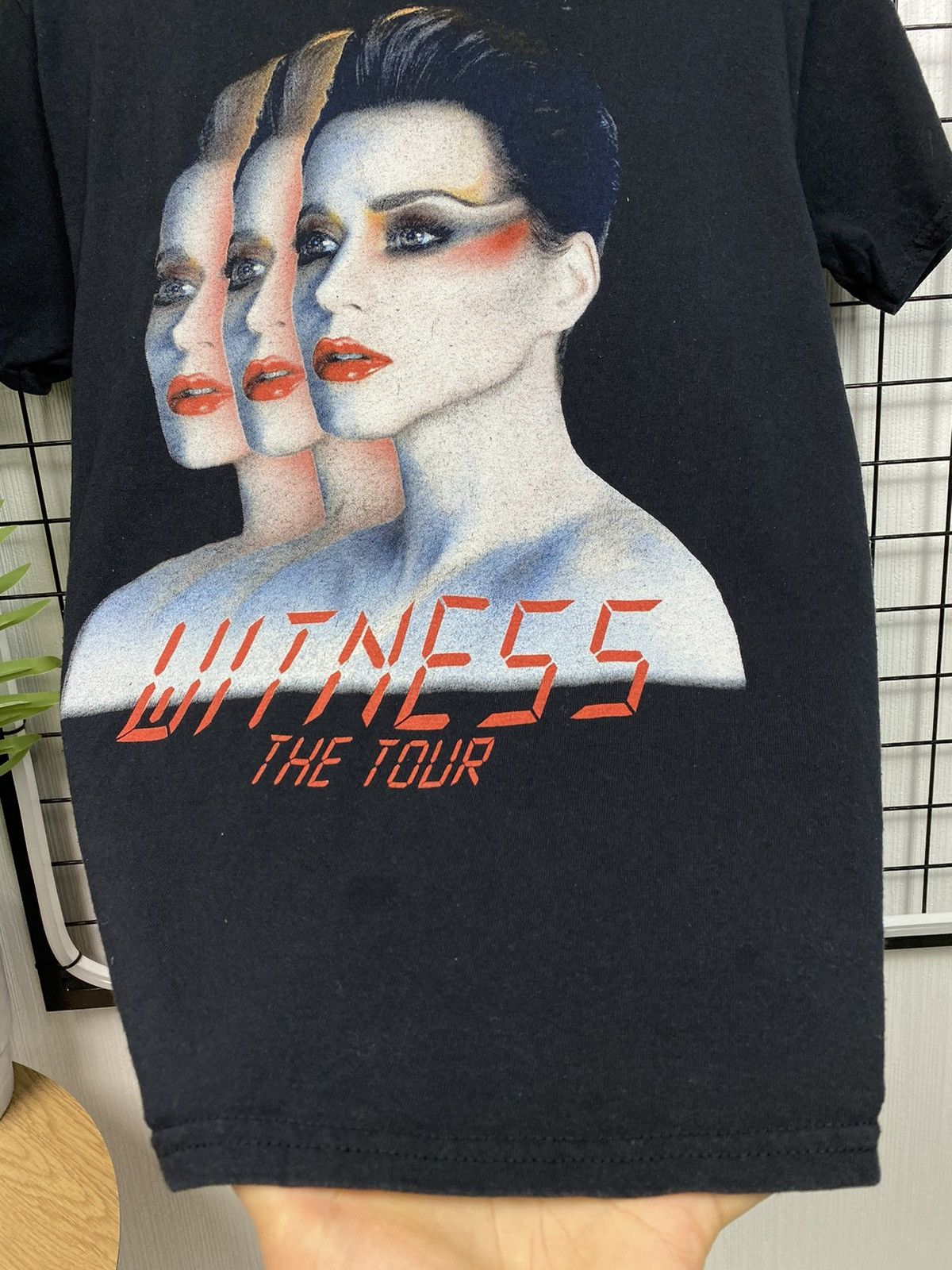 Band Tees Katy Perry T Shirt Medium Witness Concert Tour Band Size US M / EU 48-50 / 2 - 8 Thumbnail